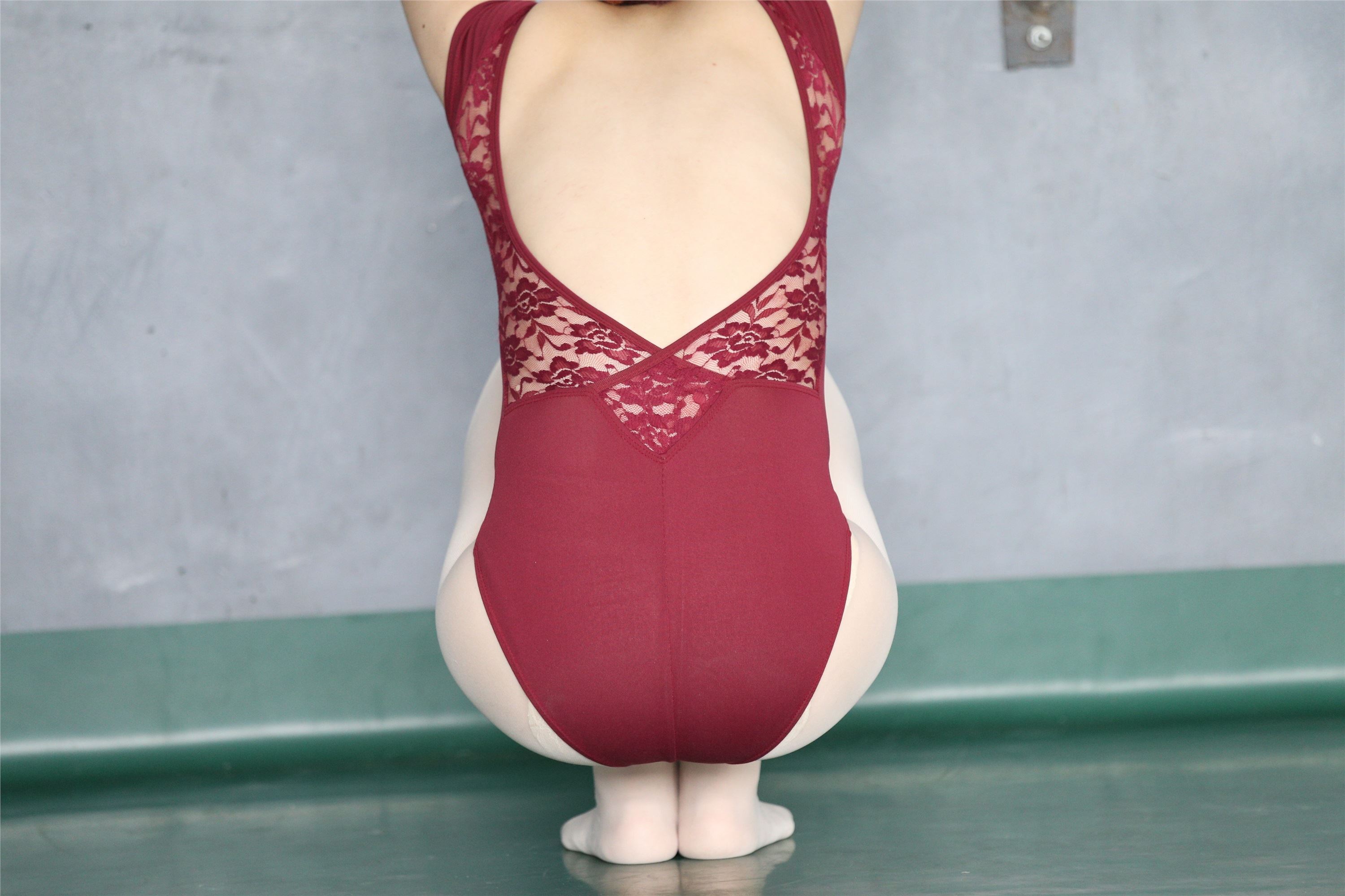 大西瓜美女图片 W019 舞蹈家9-双红衣少女590p2