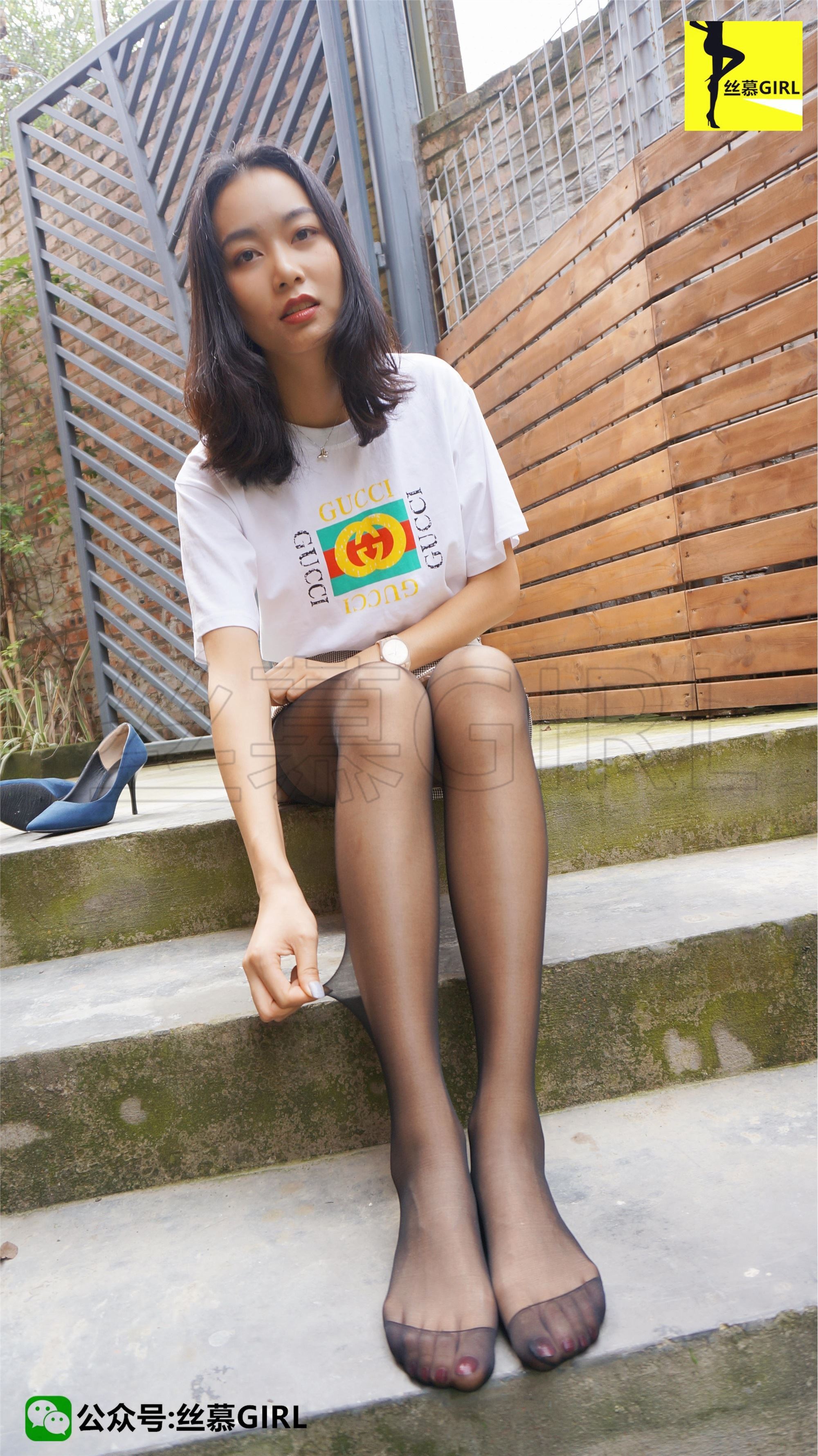 丝慕写真  第003期 模特：三万姐《秋风与长腿的故事》