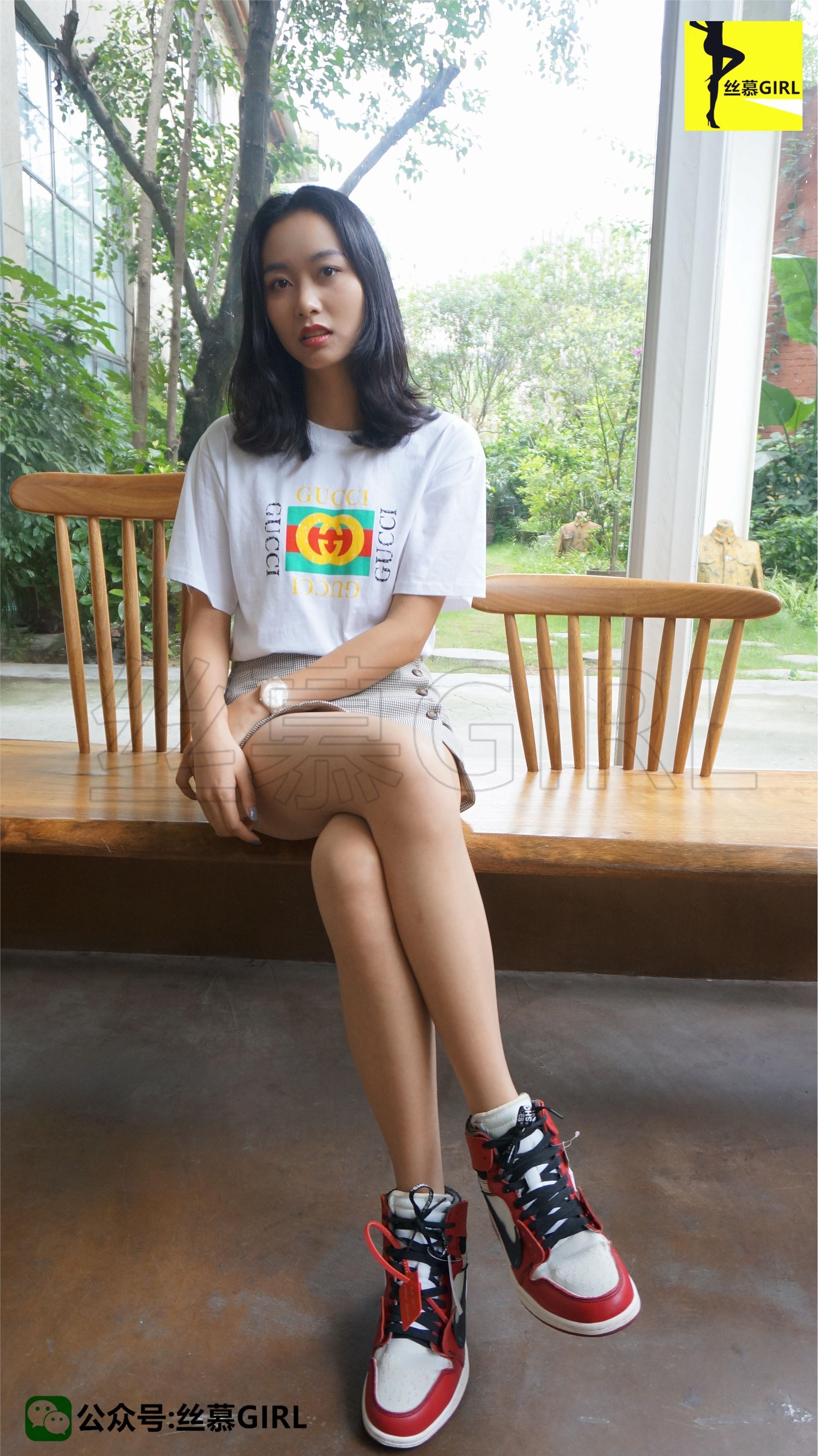 丝慕写真  第003期 模特：三万姐《秋风与长腿的故事》