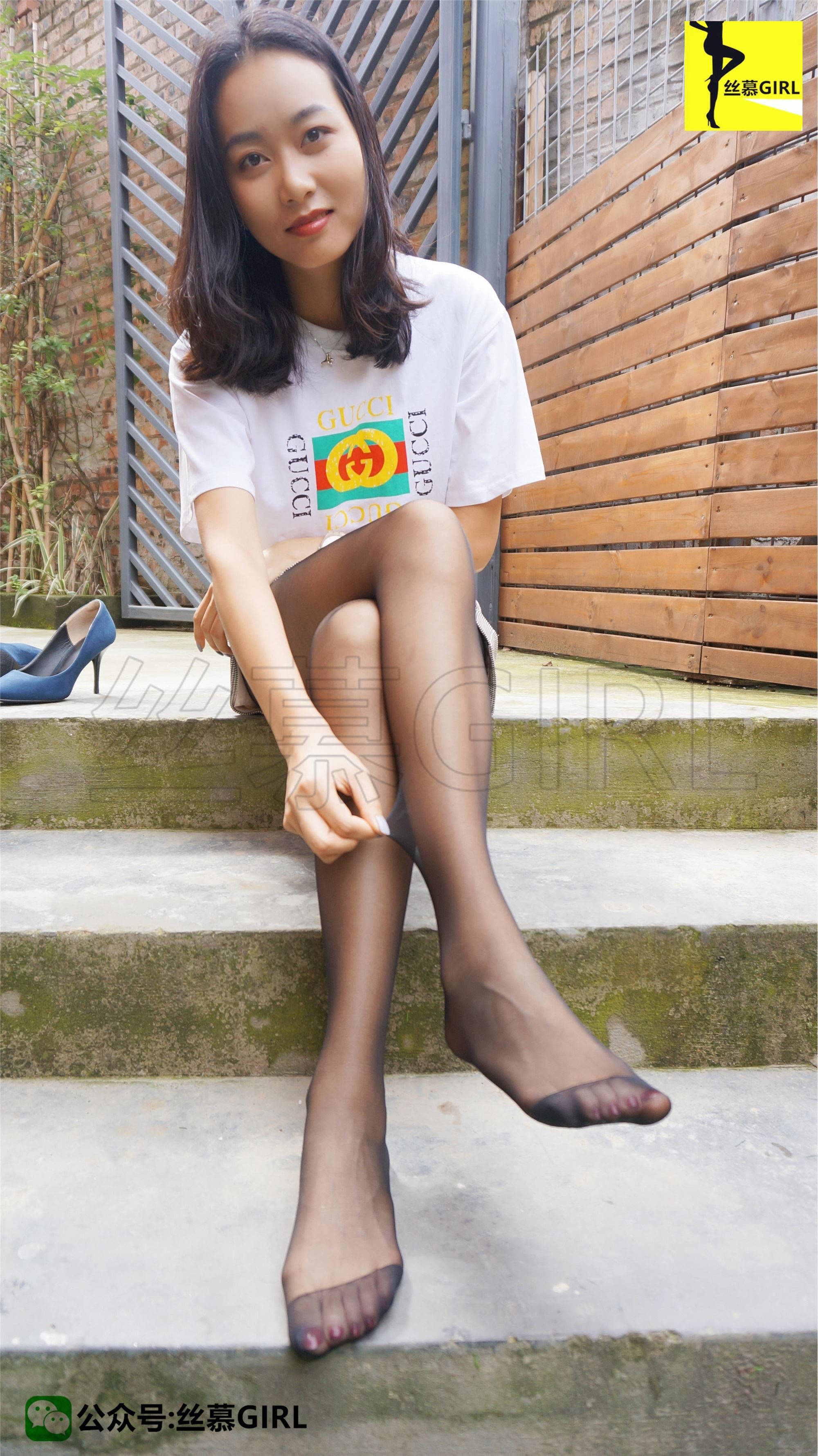 丝慕写真  第003期 模特：三万姐《秋风与长腿的故事》