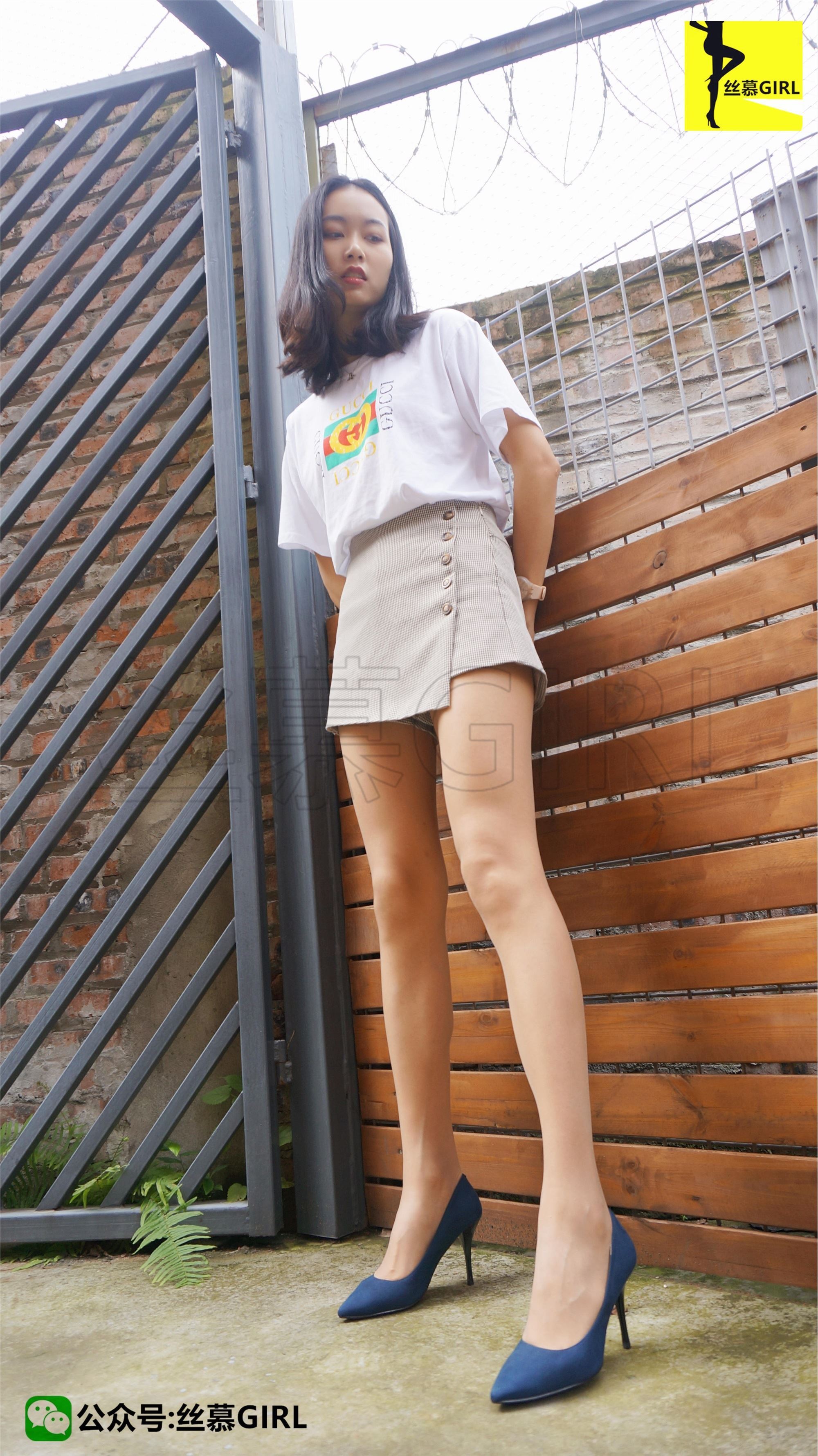 丝慕写真  第003期 模特：三万姐《秋风与长腿的故事》