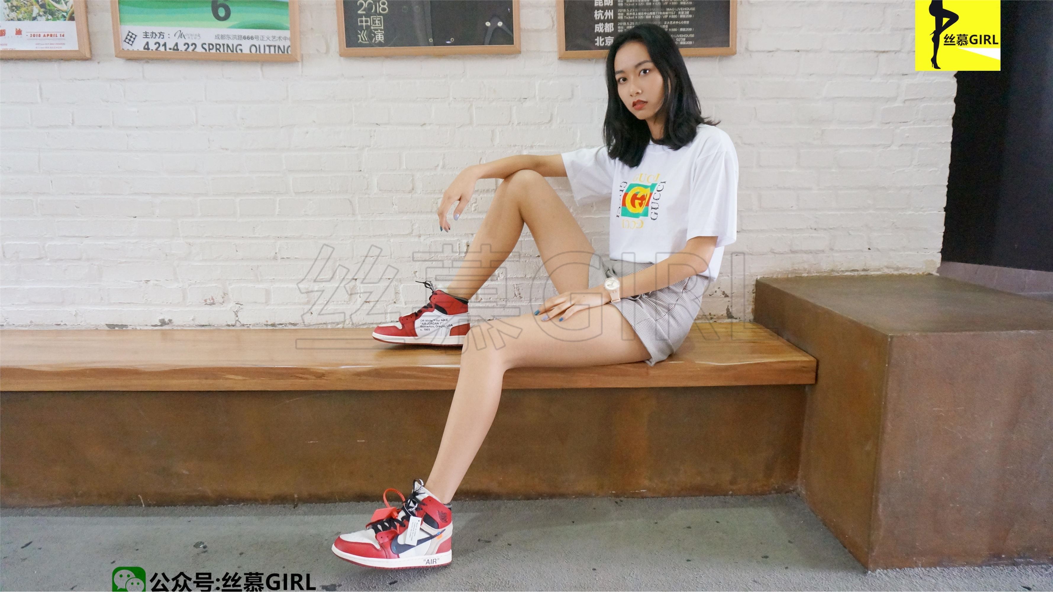 丝慕写真  第003期 模特：三万姐《秋风与长腿的故事》