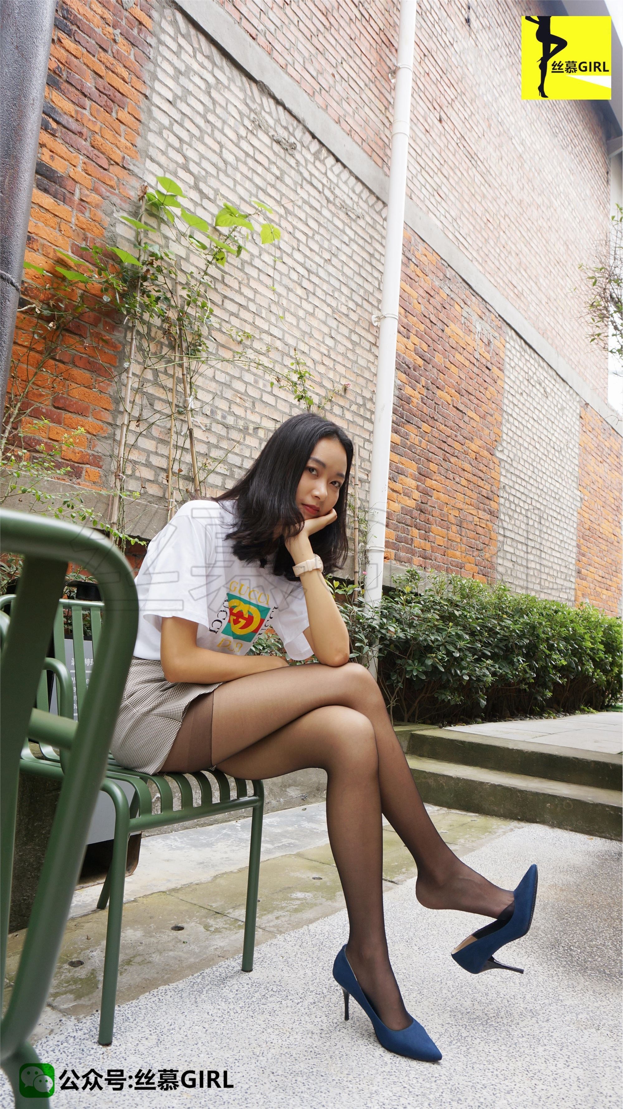 丝慕写真  第003期 模特：三万姐《秋风与长腿的故事》