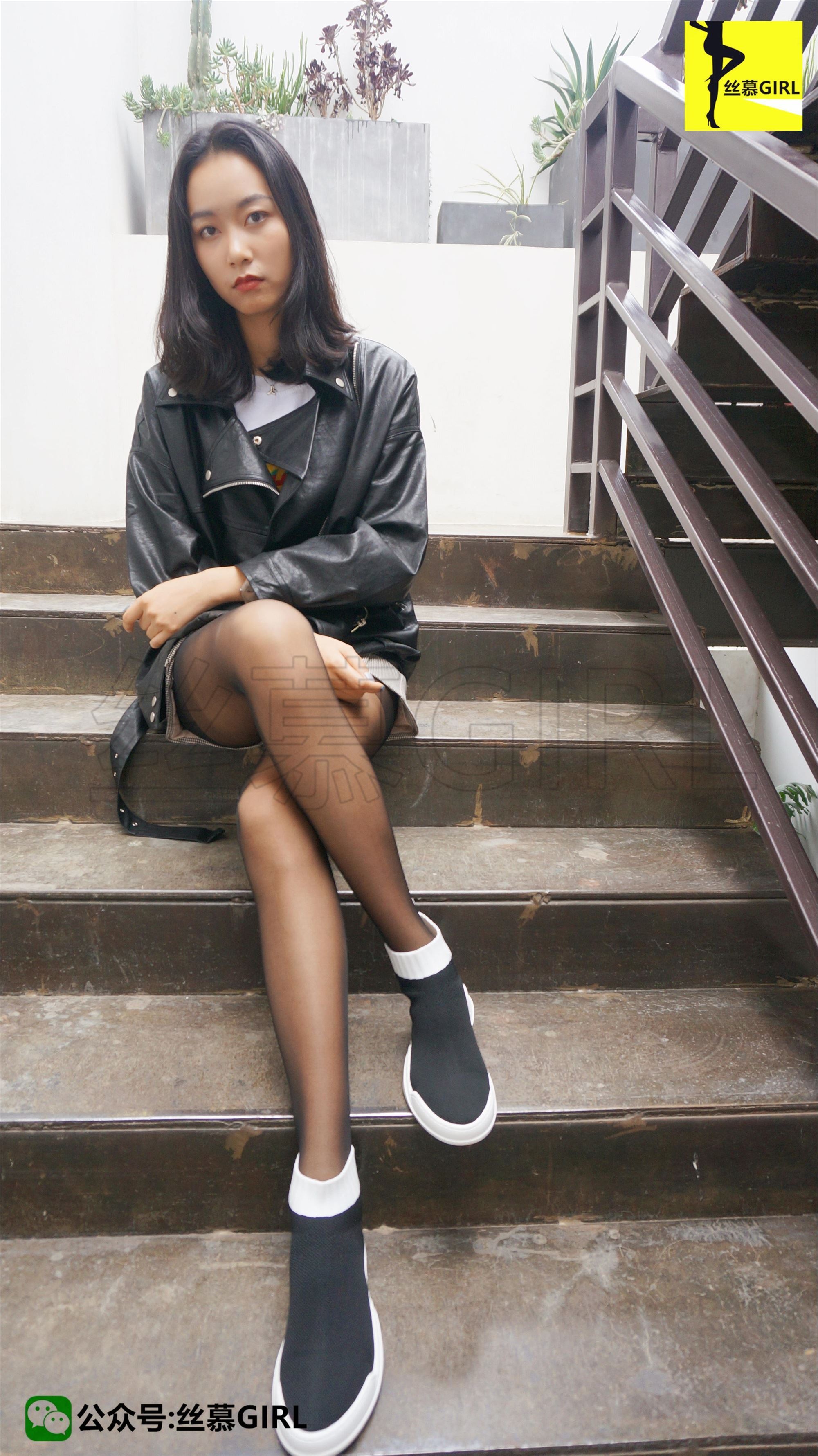 丝慕写真  第003期 模特：三万姐《秋风与长腿的故事》