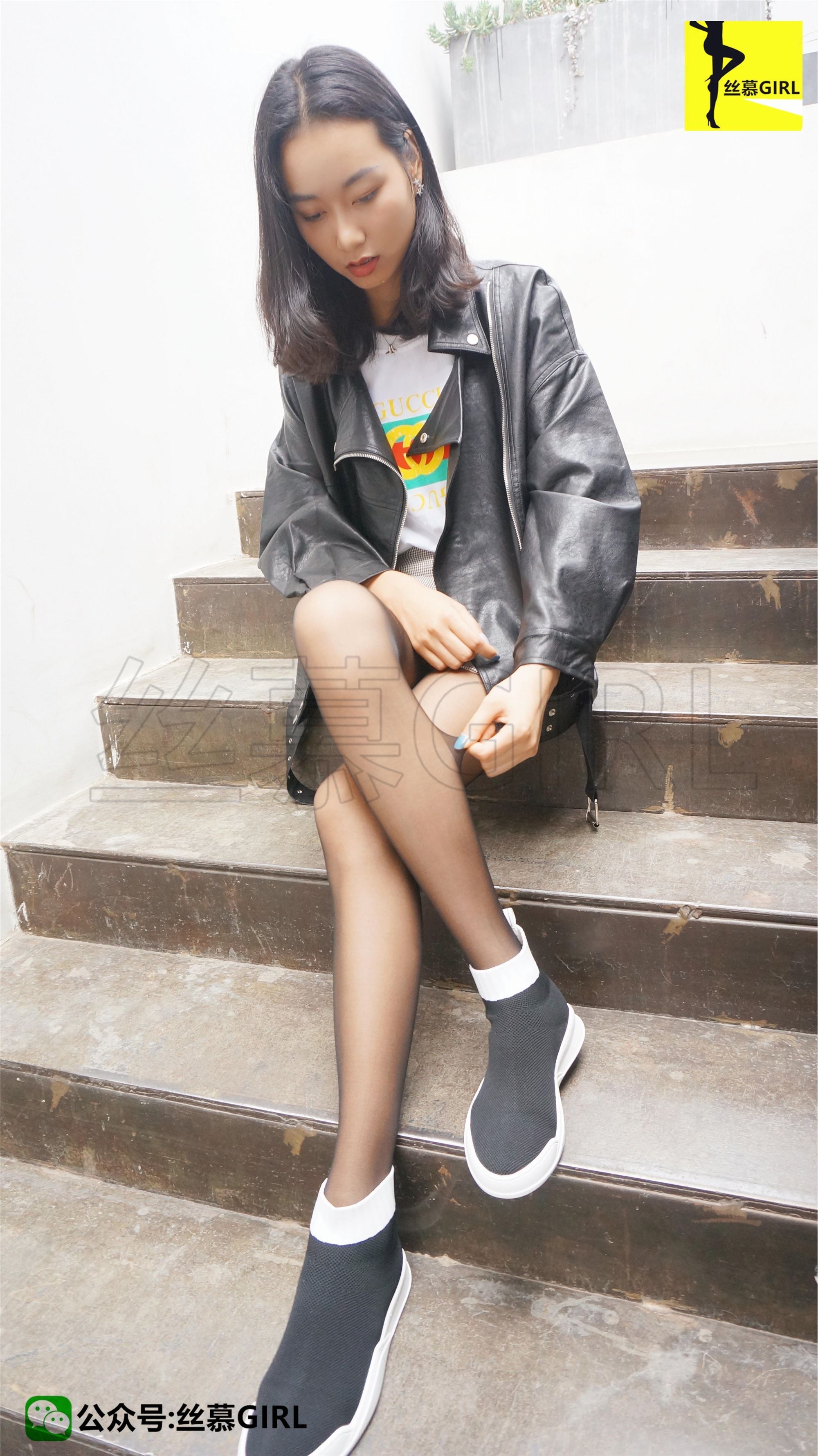 丝慕写真  第003期 模特：三万姐《秋风与长腿的故事》