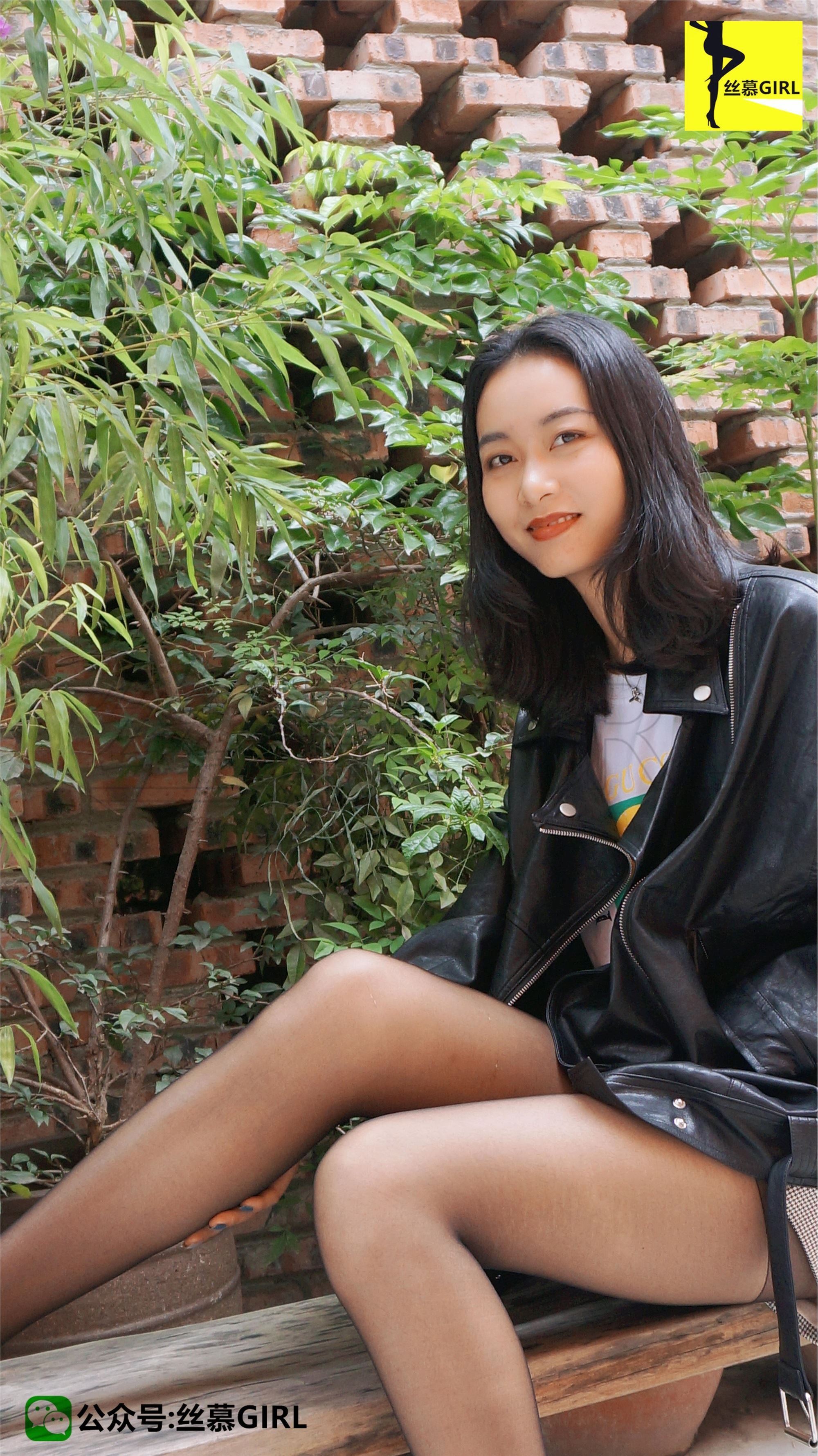 丝慕写真  第003期 模特：三万姐《秋风与长腿的故事》