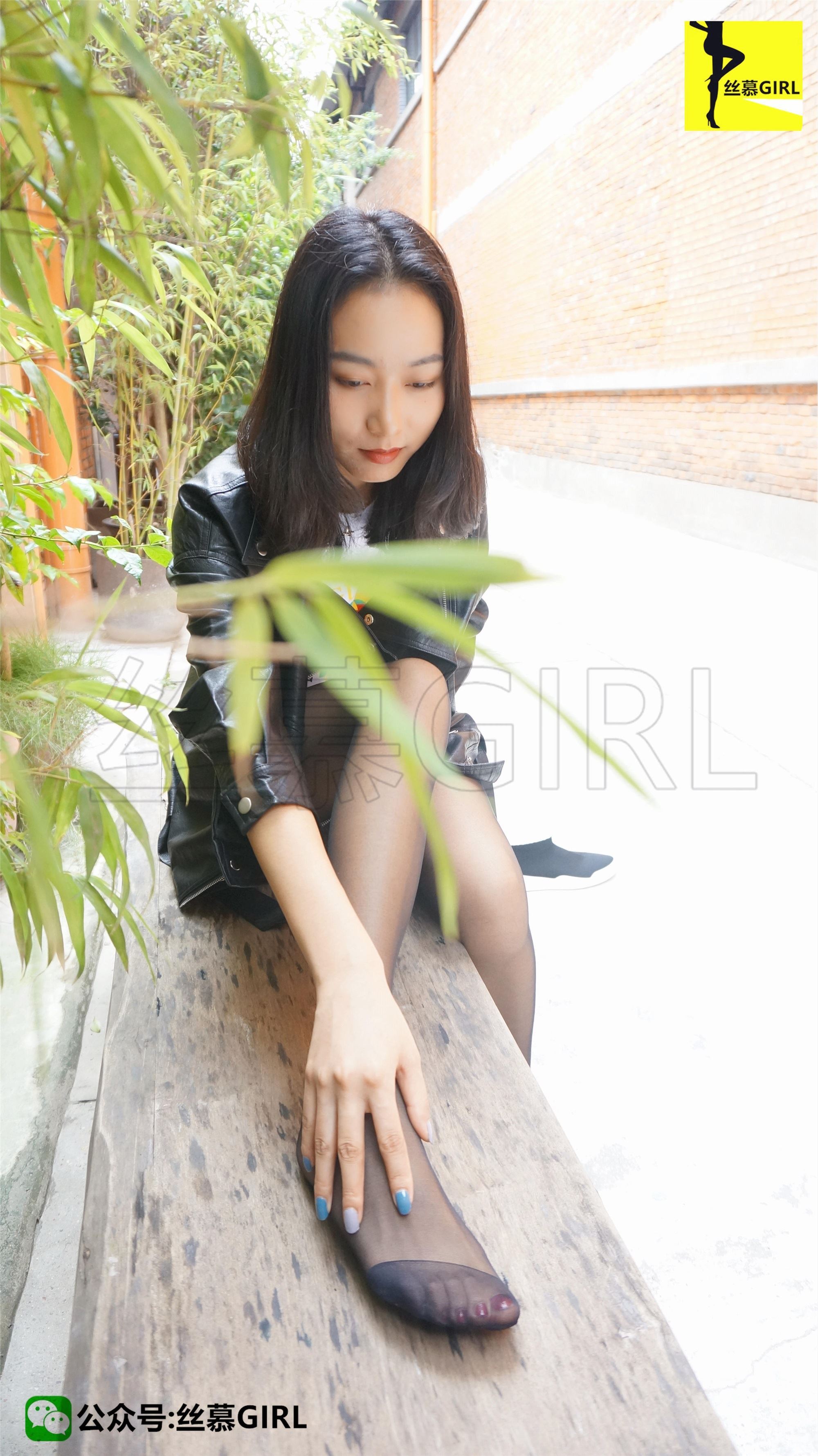 丝慕写真  第003期 模特：三万姐《秋风与长腿的故事》