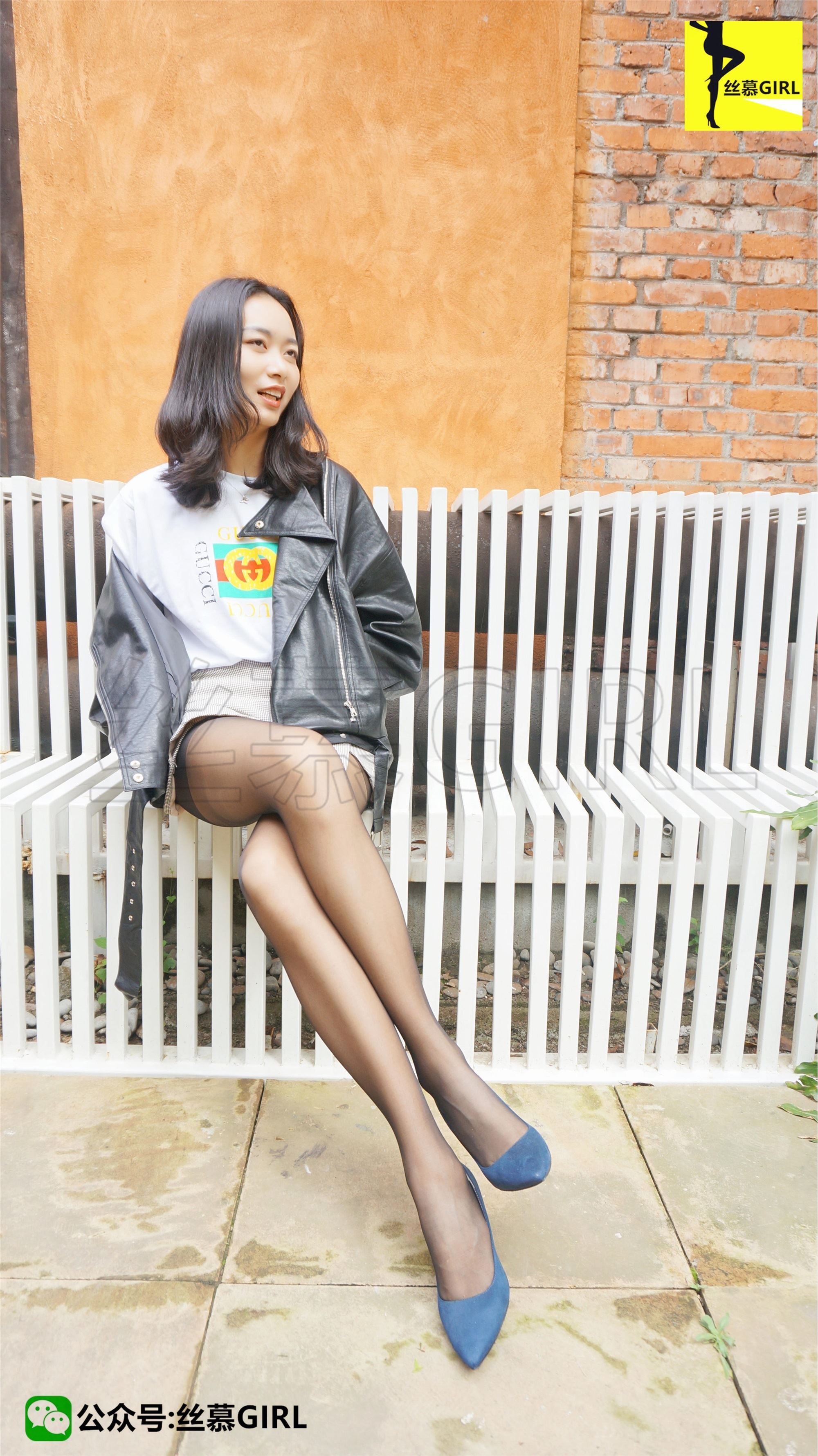 丝慕写真  第003期 模特：三万姐《秋风与长腿的故事》