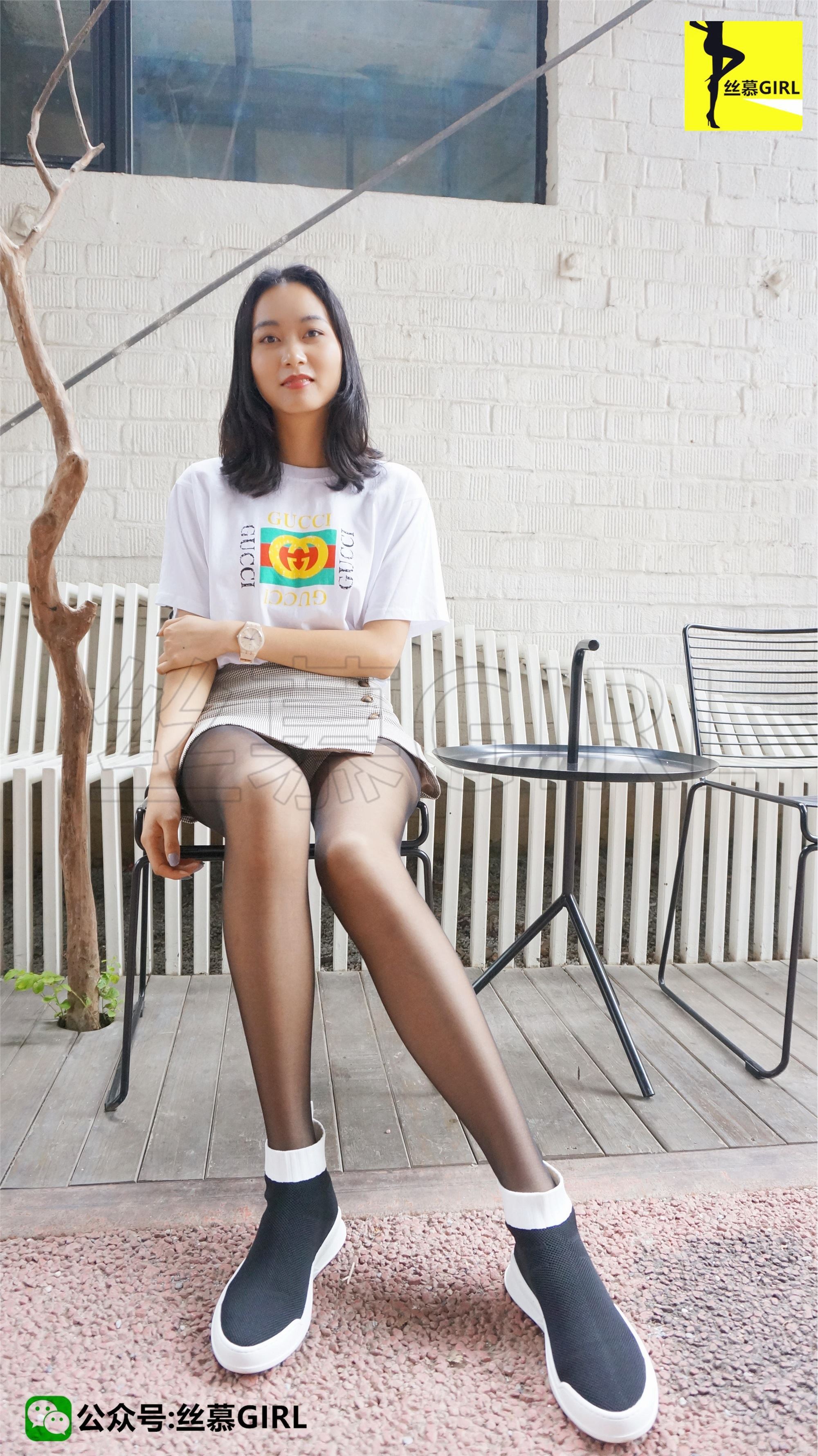 丝慕写真  第003期 模特：三万姐《秋风与长腿的故事》