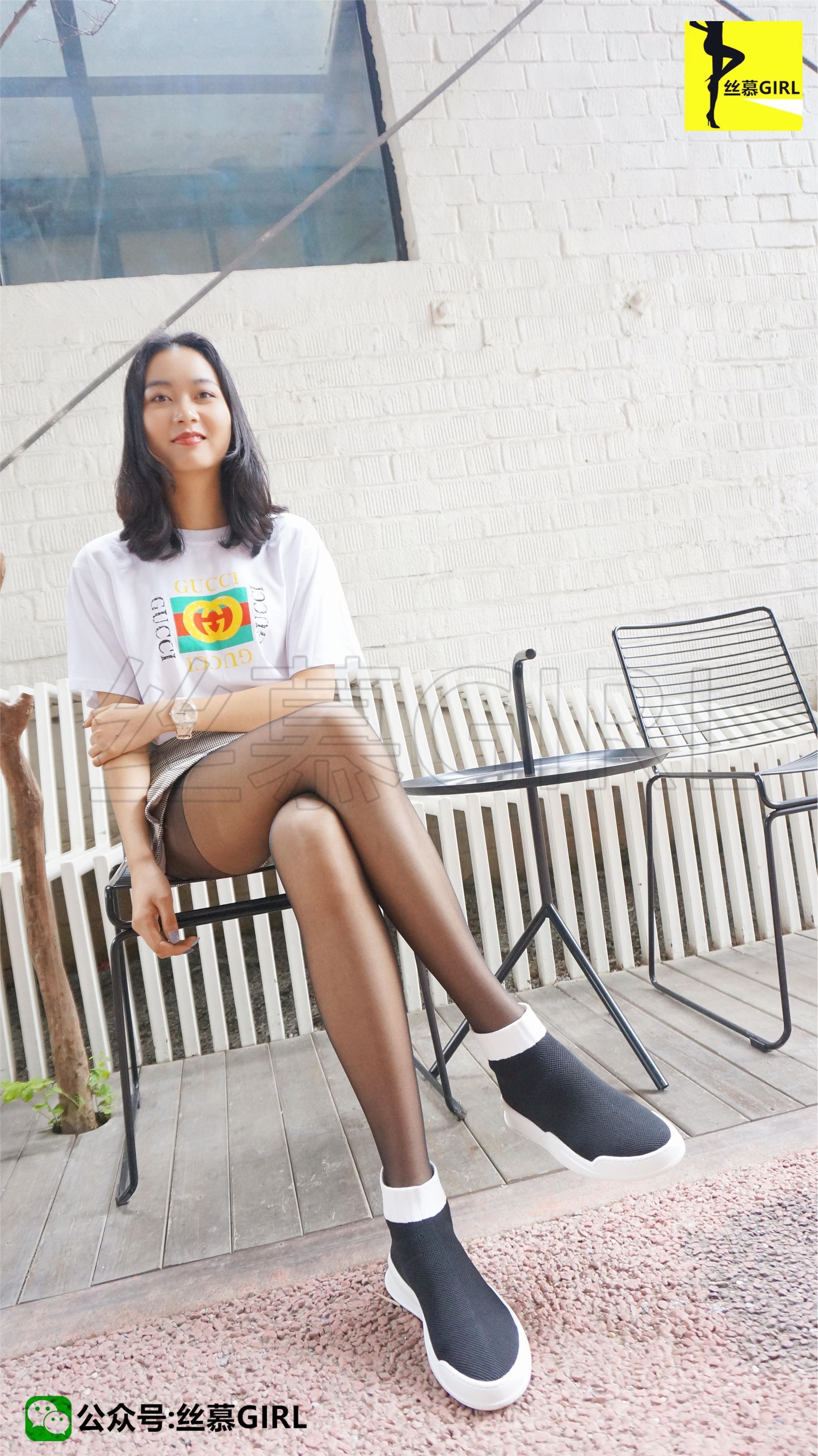 丝慕写真  第003期 模特：三万姐《秋风与长腿的故事》