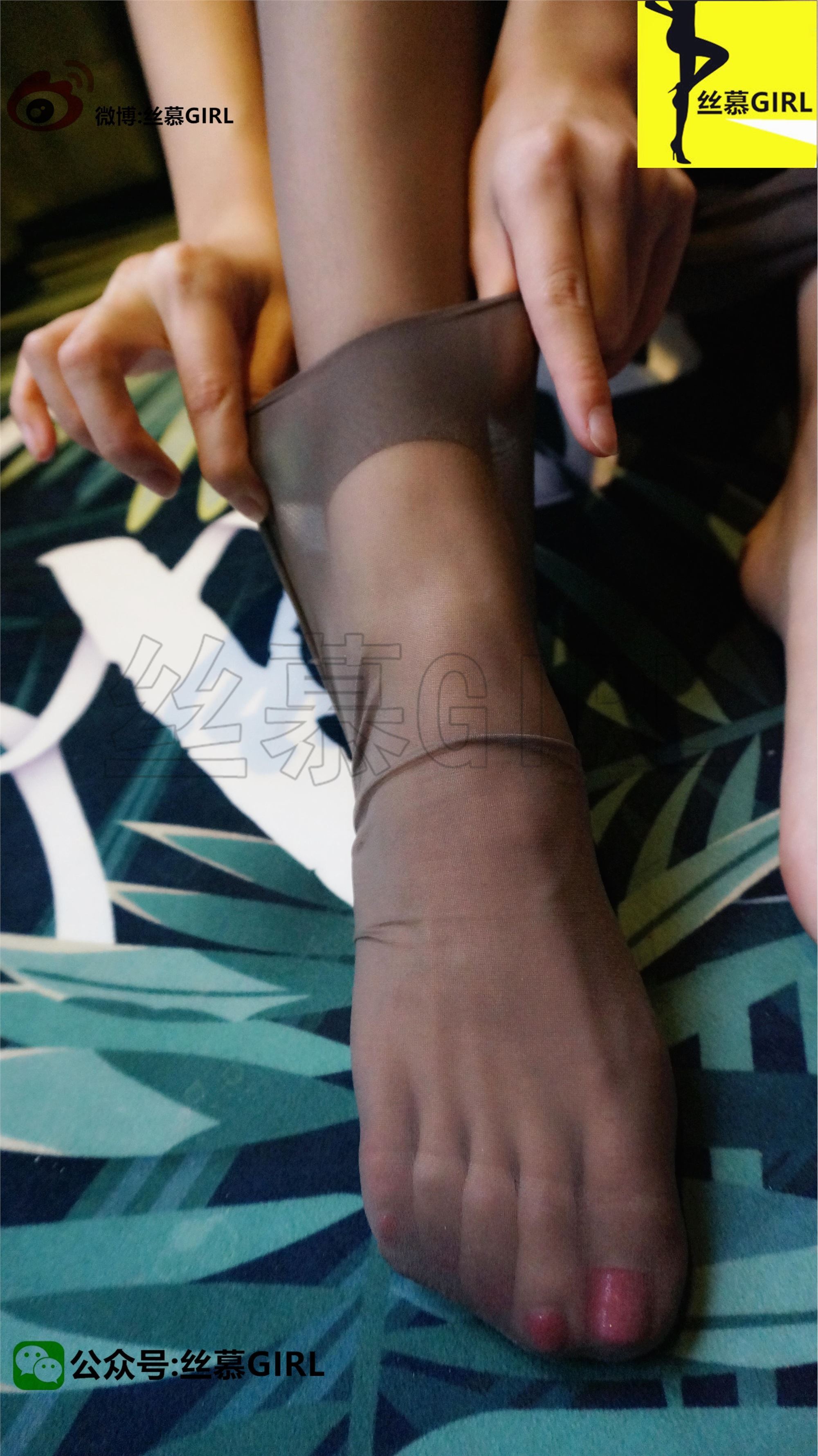 丝慕写真  第004期 模特：秋秋 私密GIRL-丝密系列《主人该起床了》