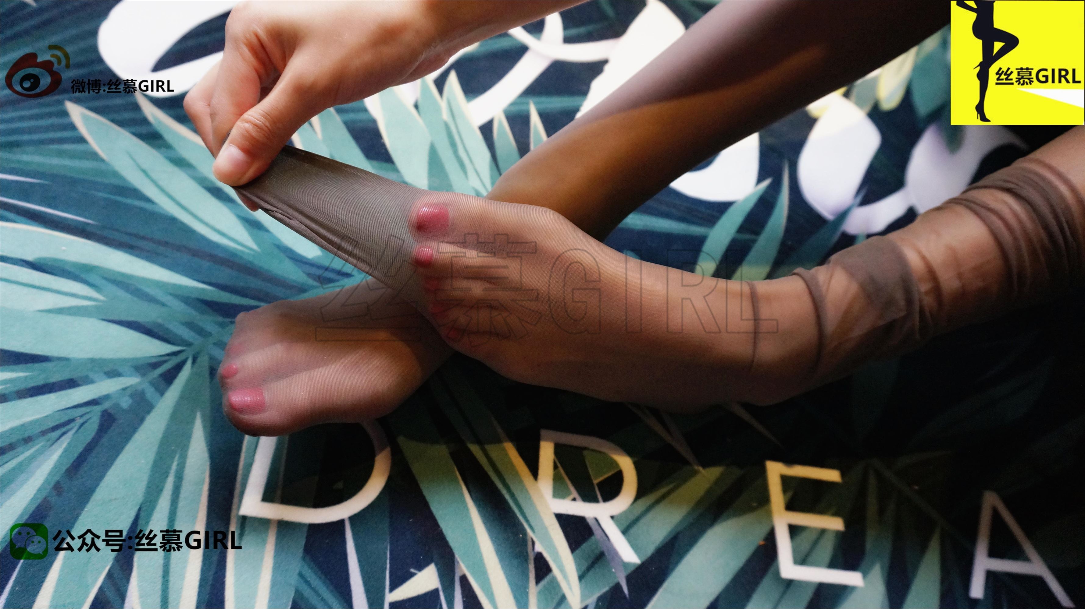 丝慕写真  第004期 模特：秋秋 私密GIRL-丝密系列《主人该起床了》