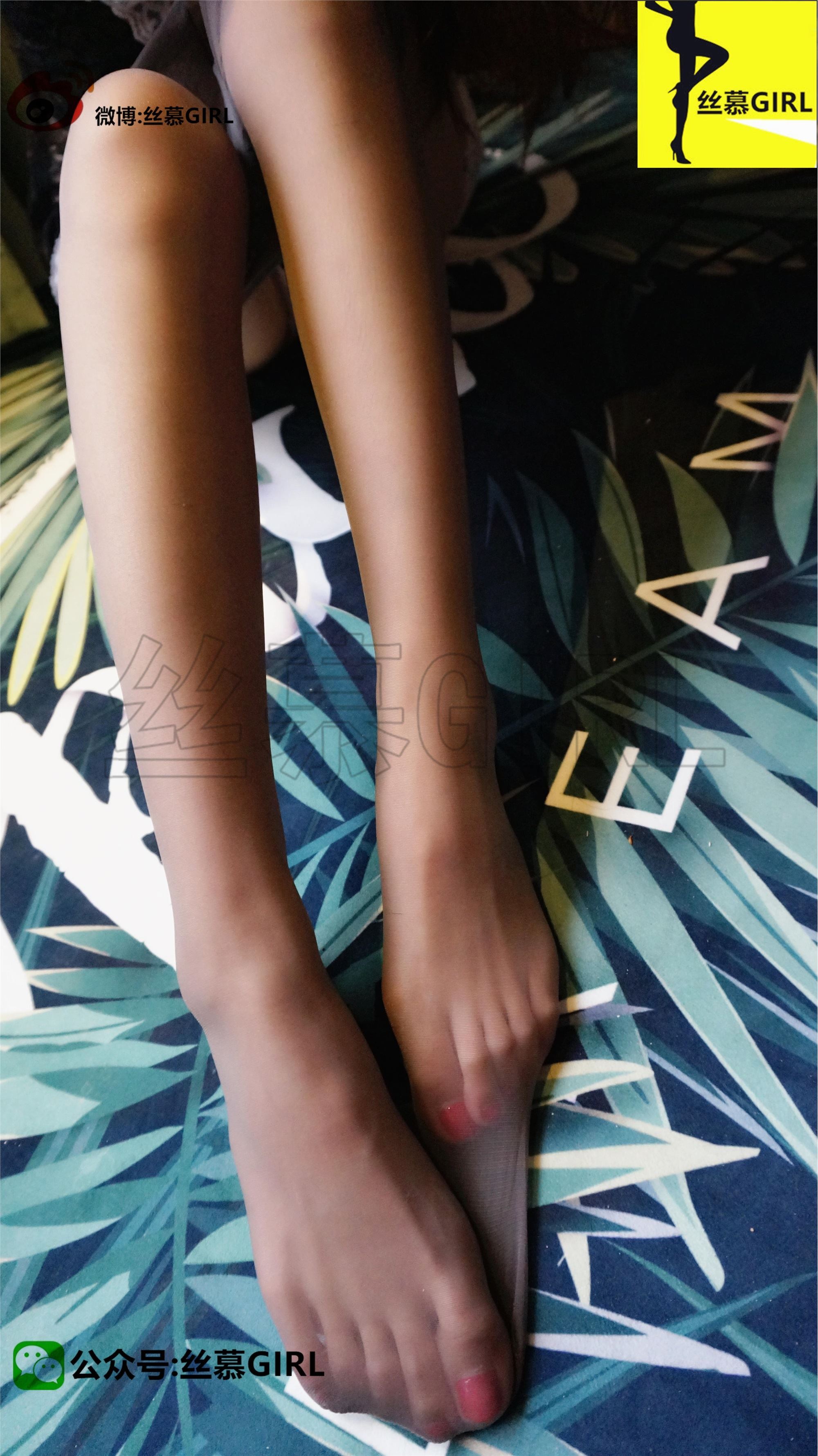 丝慕写真  第004期 模特：秋秋 私密GIRL-丝密系列《主人该起床了》