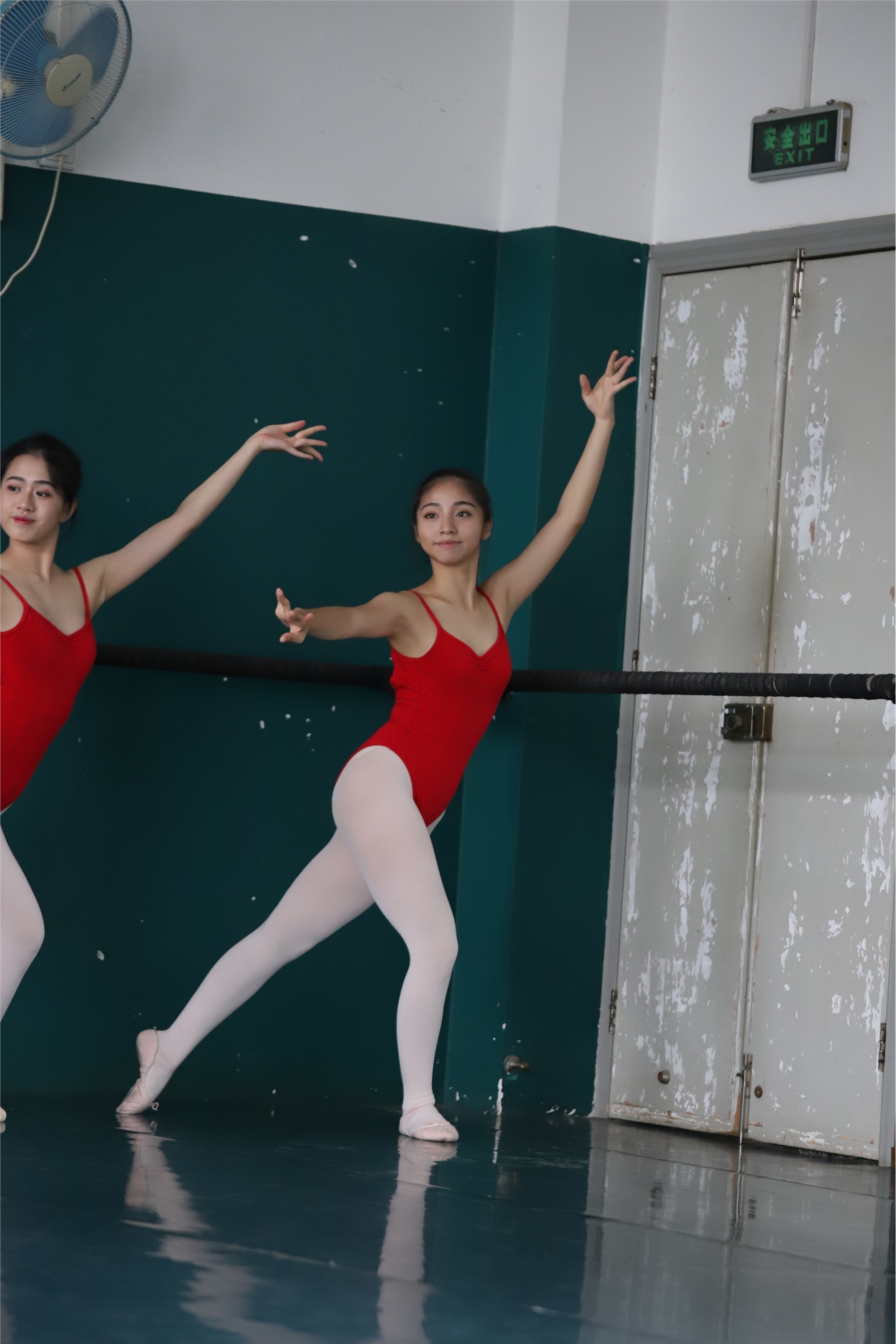 大西瓜美女图片 W020 舞蹈家-红色669p1