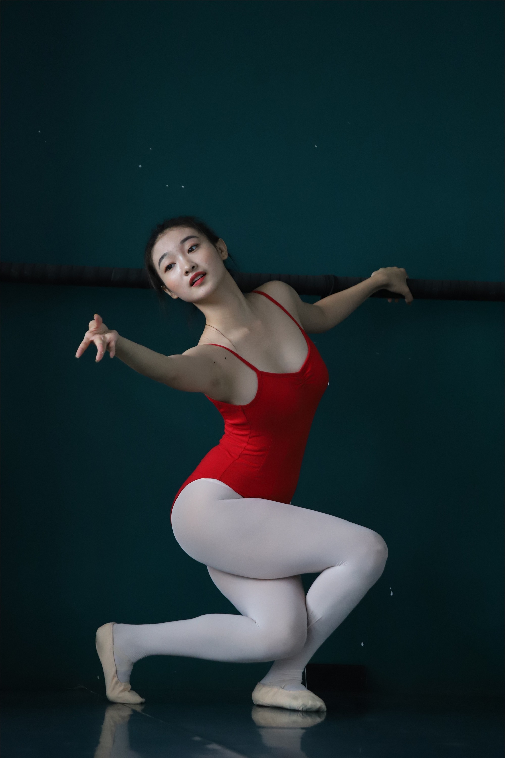 大西瓜美女图片 W020 舞蹈家-红色669p1