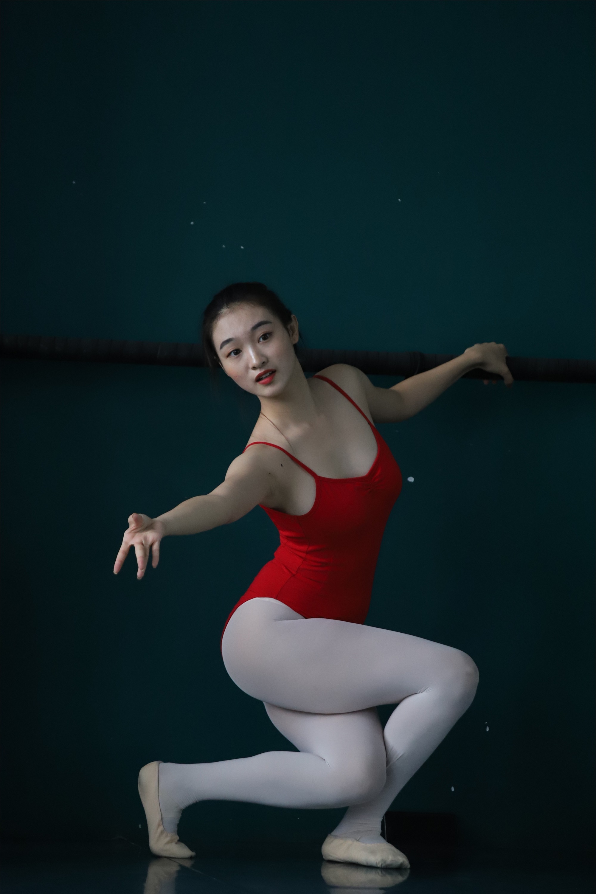 大西瓜美女图片 W020 舞蹈家-红色669p1