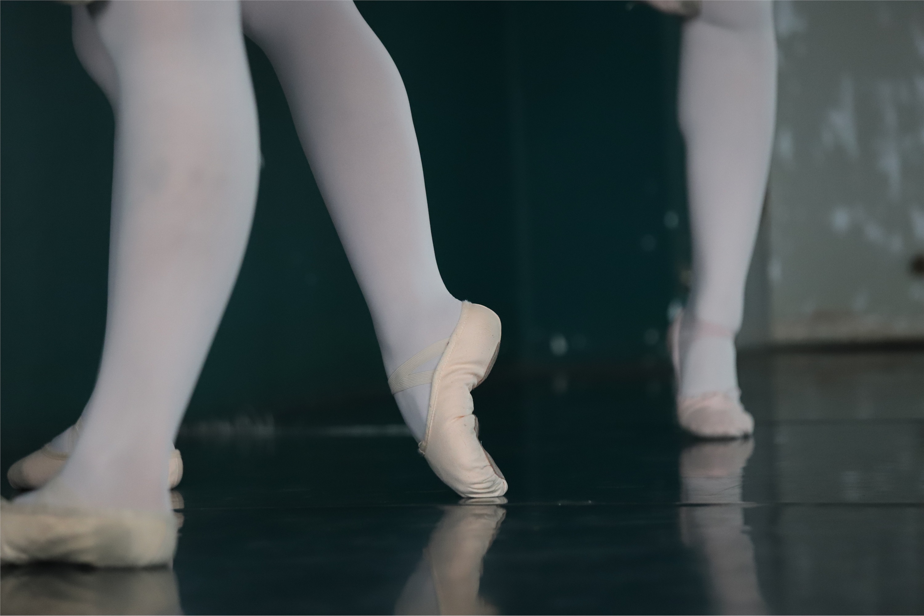 大西瓜美女图片 W020 舞蹈家-红色669p2