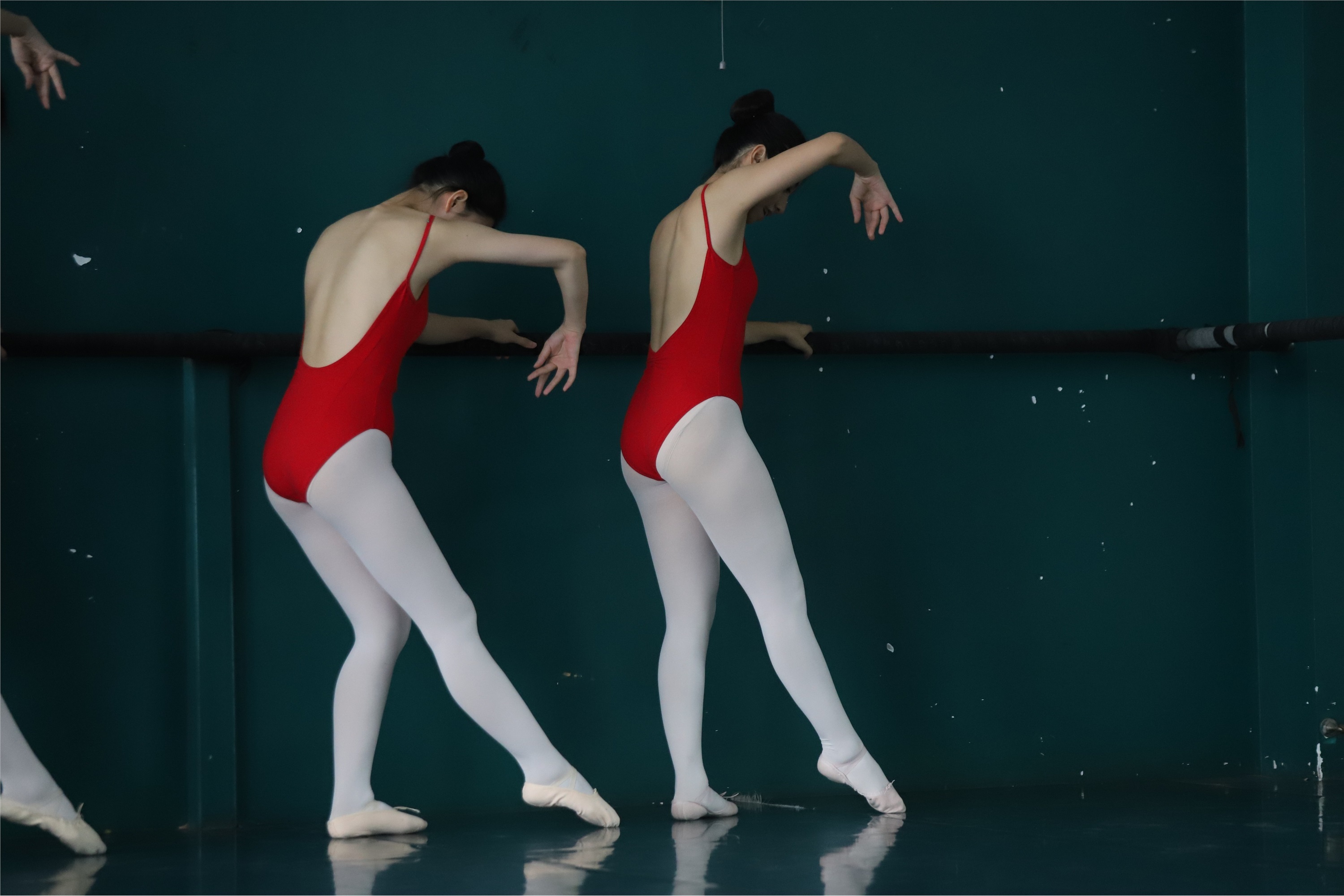 大西瓜美女图片 W020 舞蹈家-红色669p2