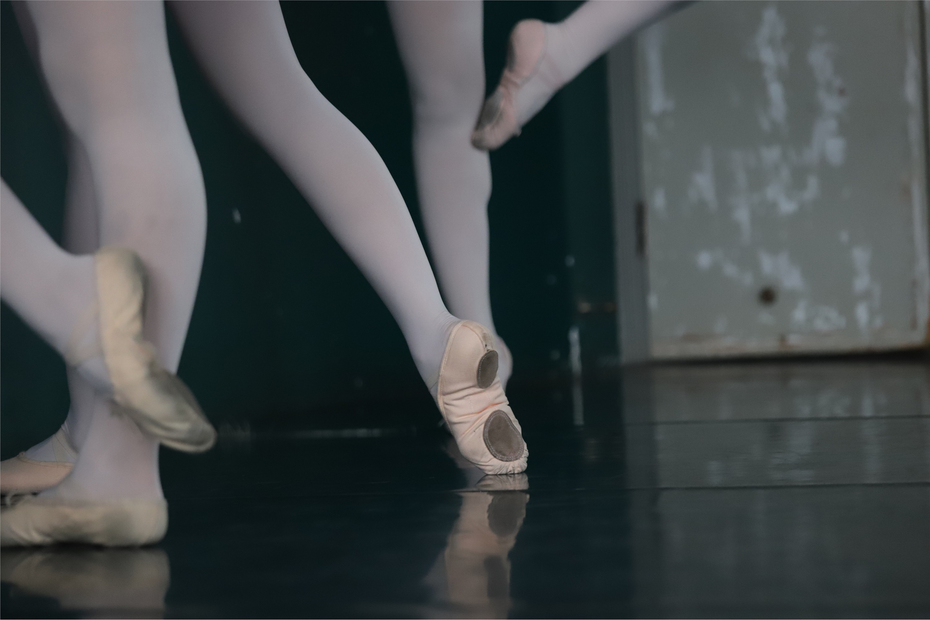 大西瓜美女图片 W020 舞蹈家-红色669p2