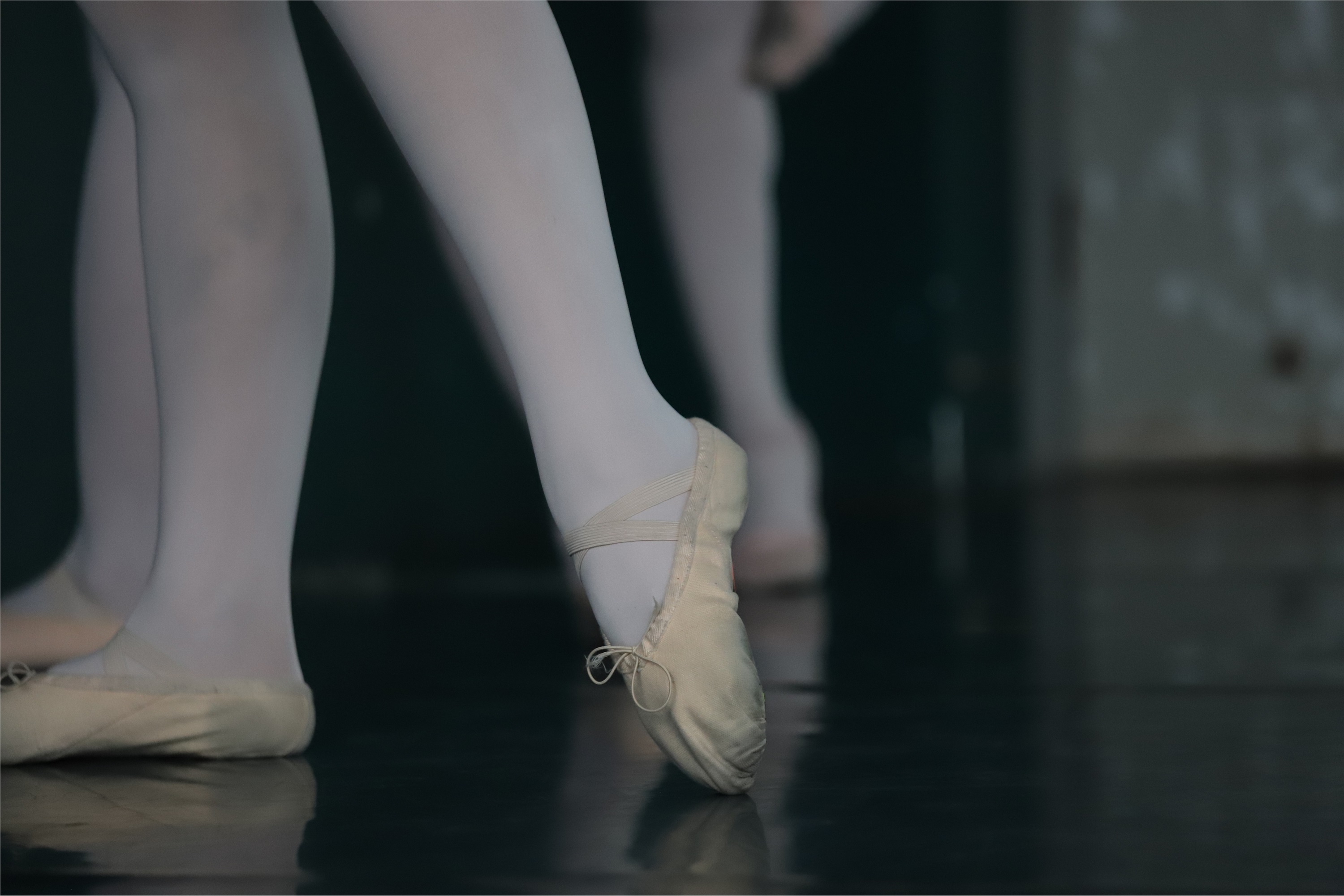 大西瓜美女图片 W020 舞蹈家-红色669p2