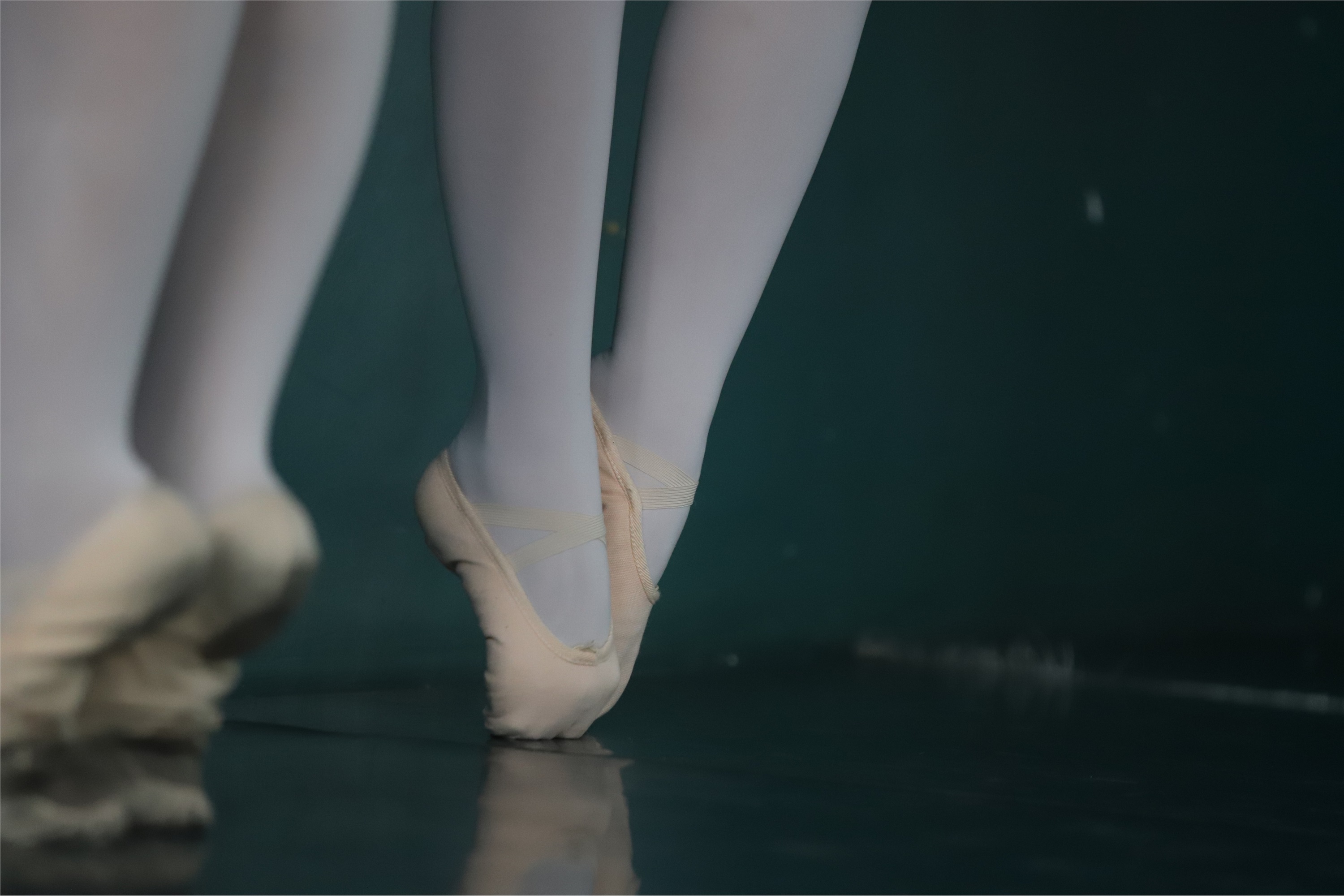 大西瓜美女图片 W020 舞蹈家-红色669p2