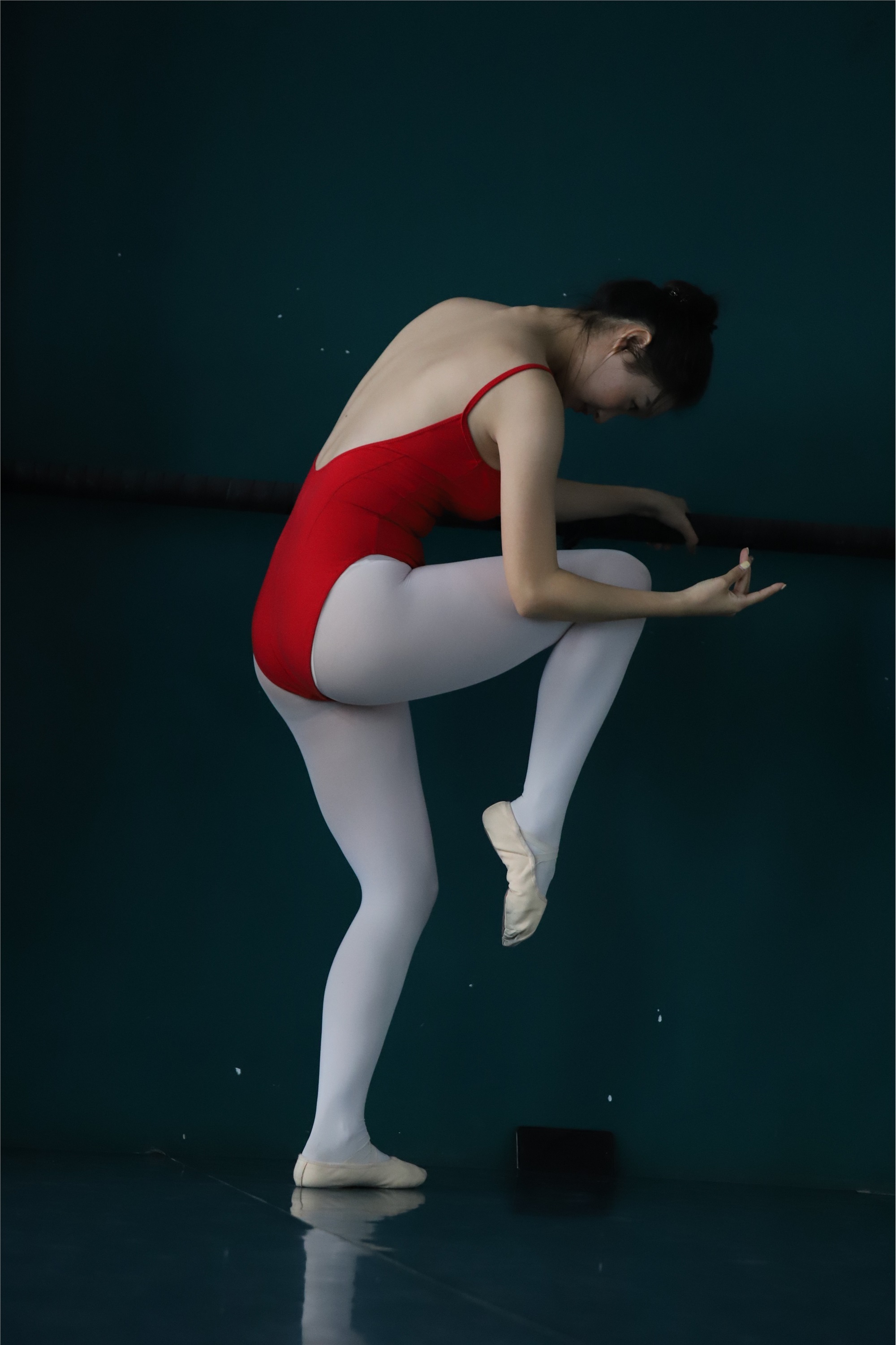 大西瓜美女图片 W020 舞蹈家-红色669p2