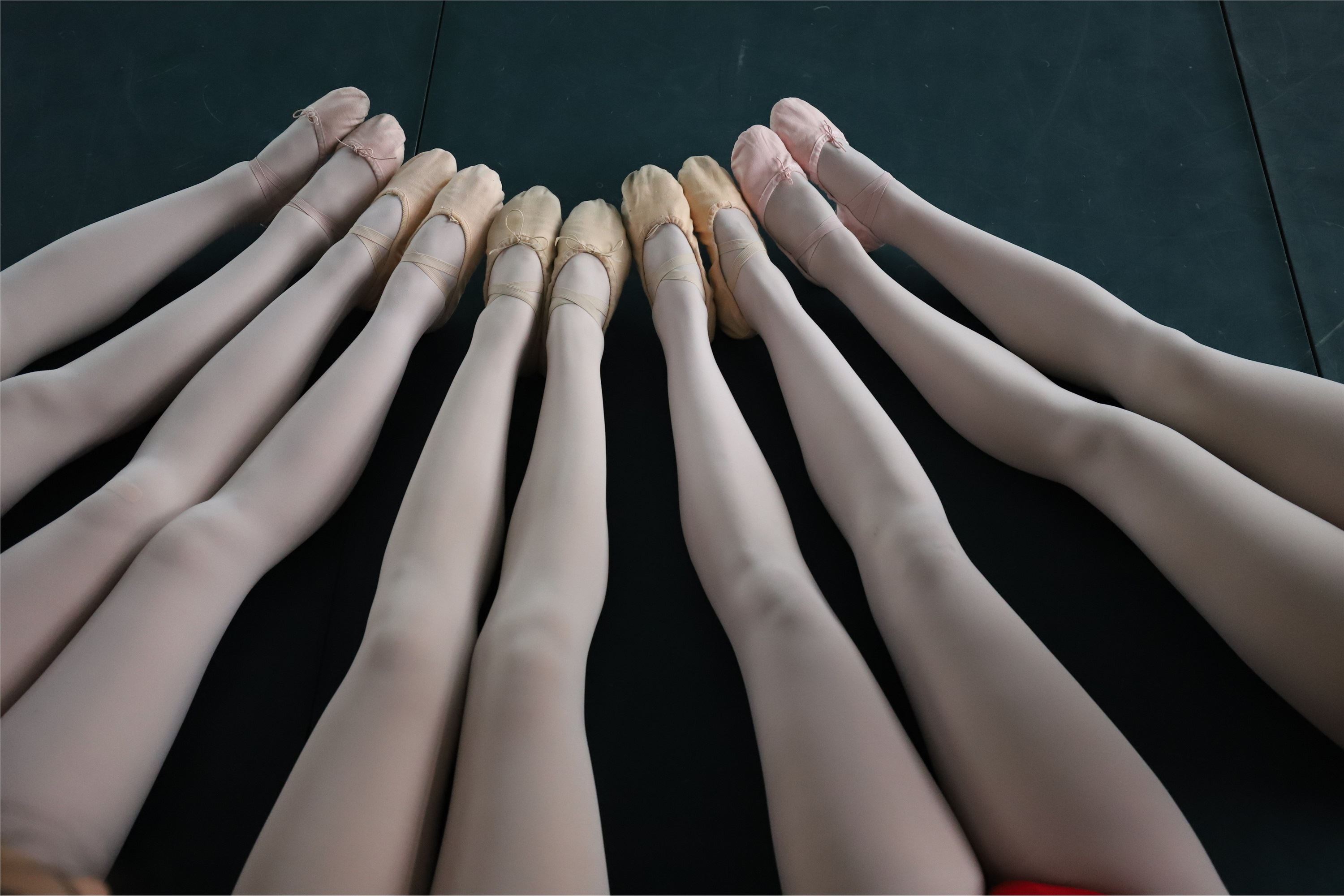 大西瓜美女图片 W020 舞蹈家-红色669p2