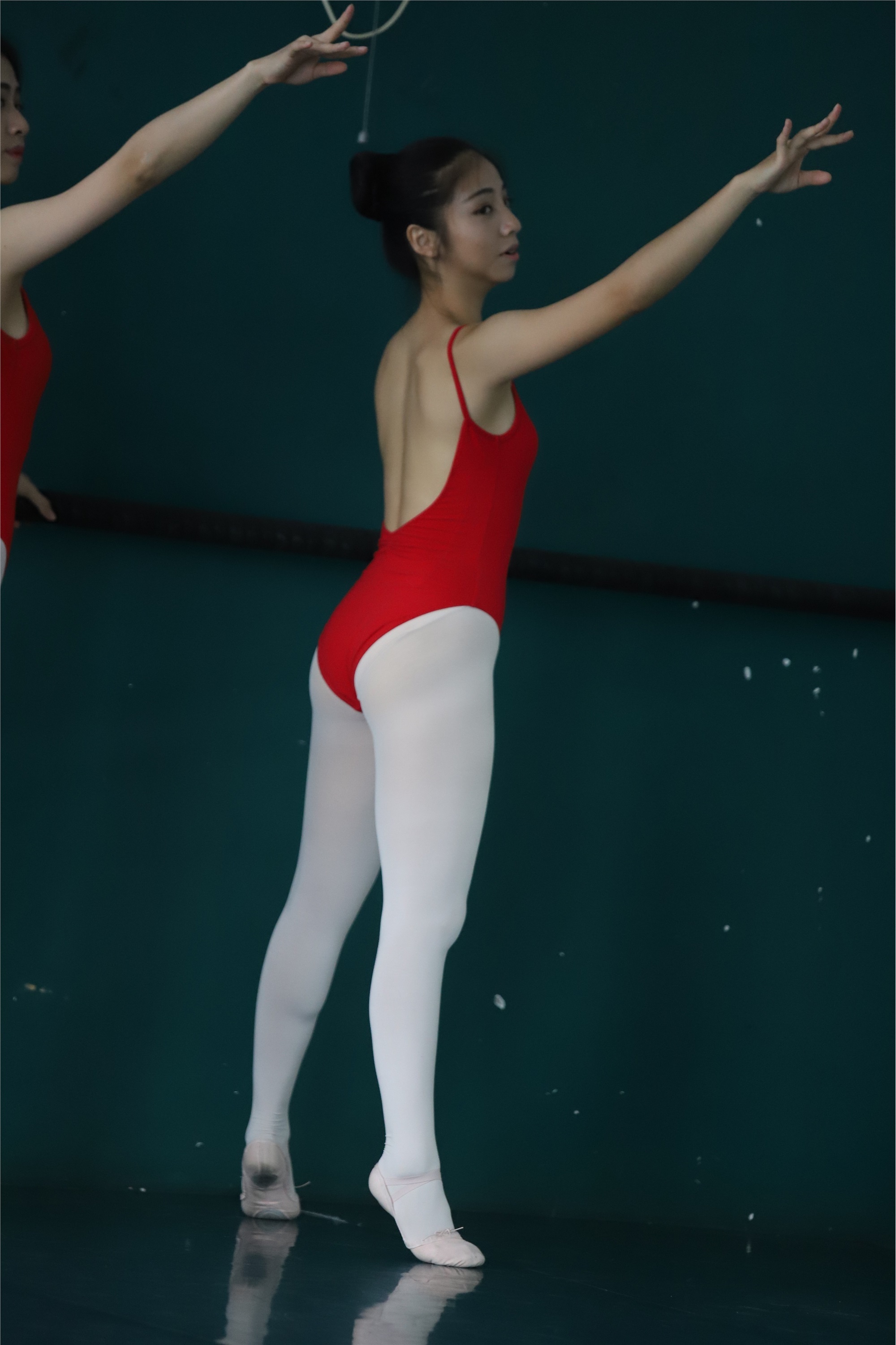 大西瓜美女图片 W020 舞蹈家-红色669p3