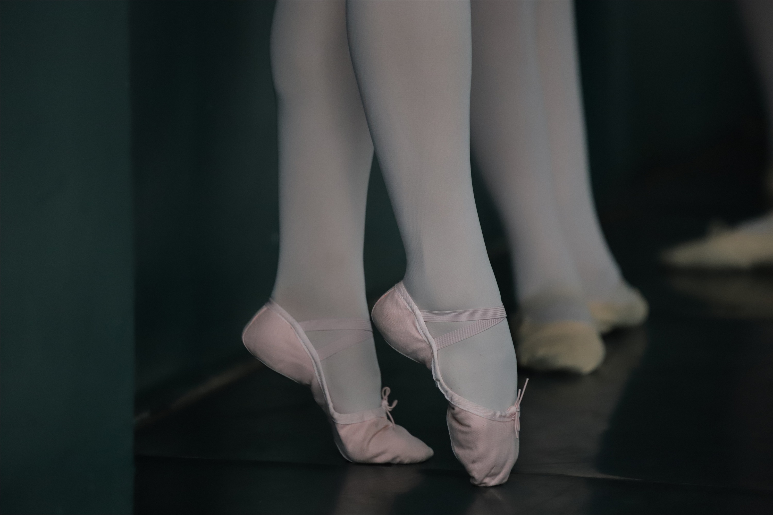 大西瓜美女图片 W020 舞蹈家-红色669p3