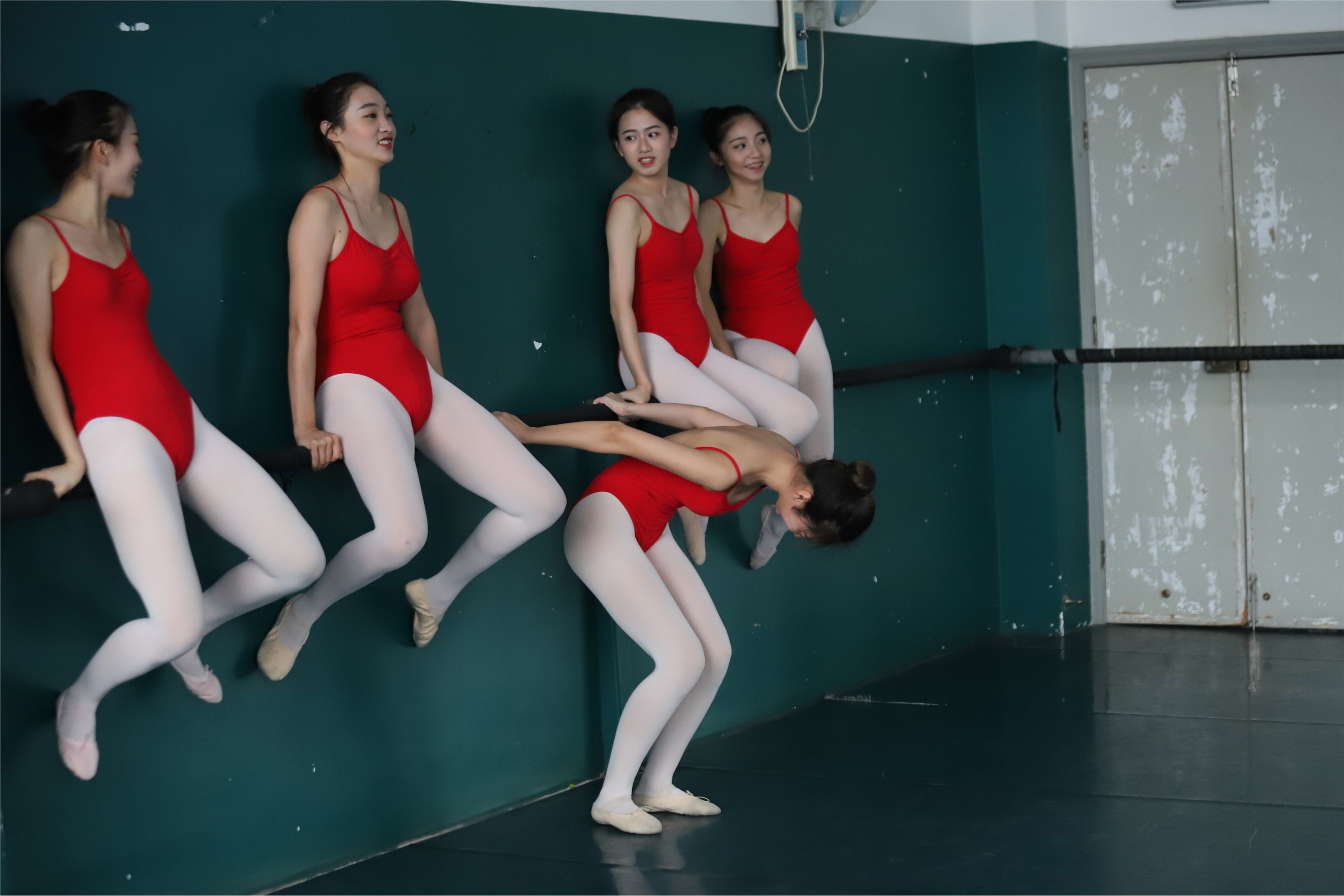 大西瓜美女图片 W020 舞蹈家-红色669p3