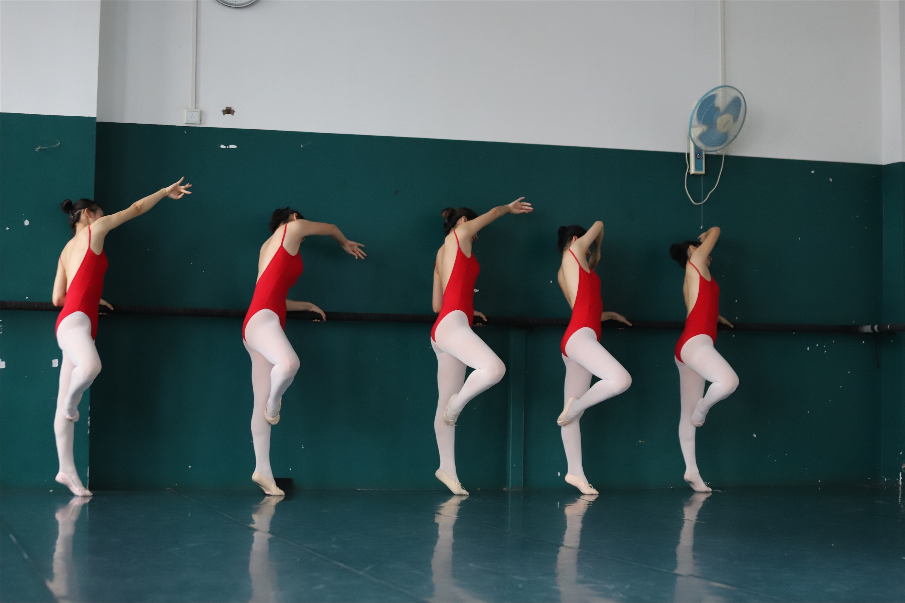 大西瓜美女图片 W020 舞蹈家-红色669p3