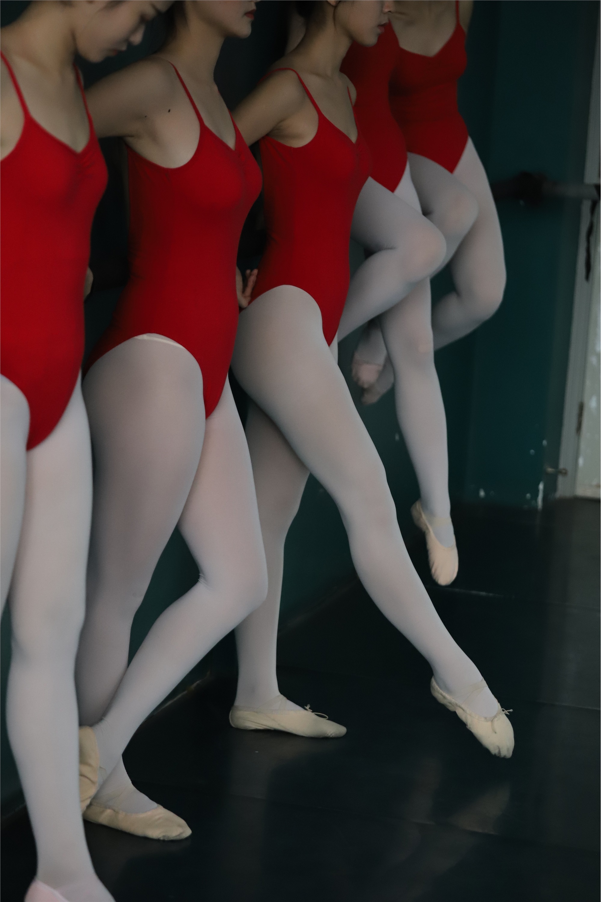 大西瓜美女图片 W020 舞蹈家-红色669p3