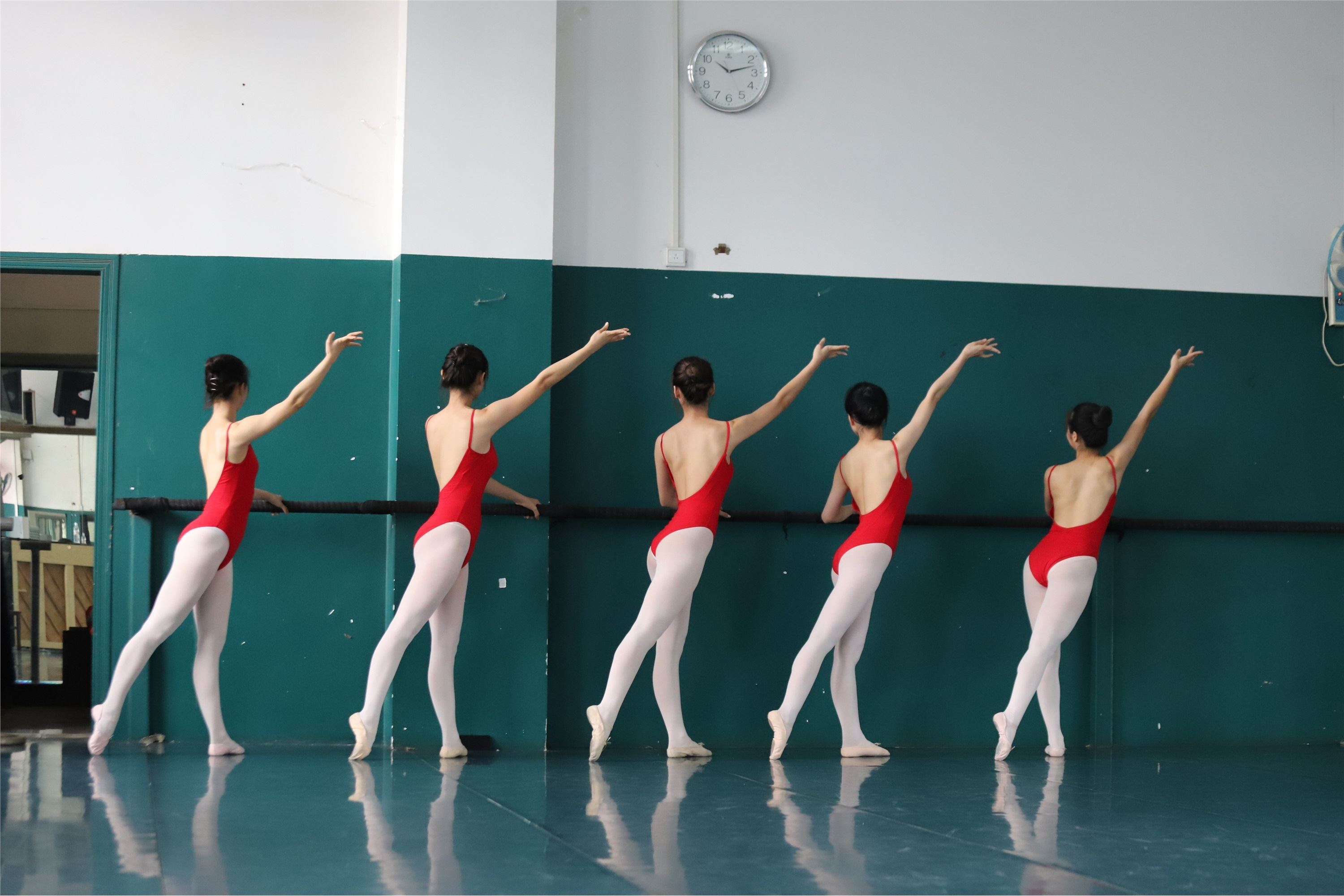 大西瓜美女图片 W020 舞蹈家-红色669p5