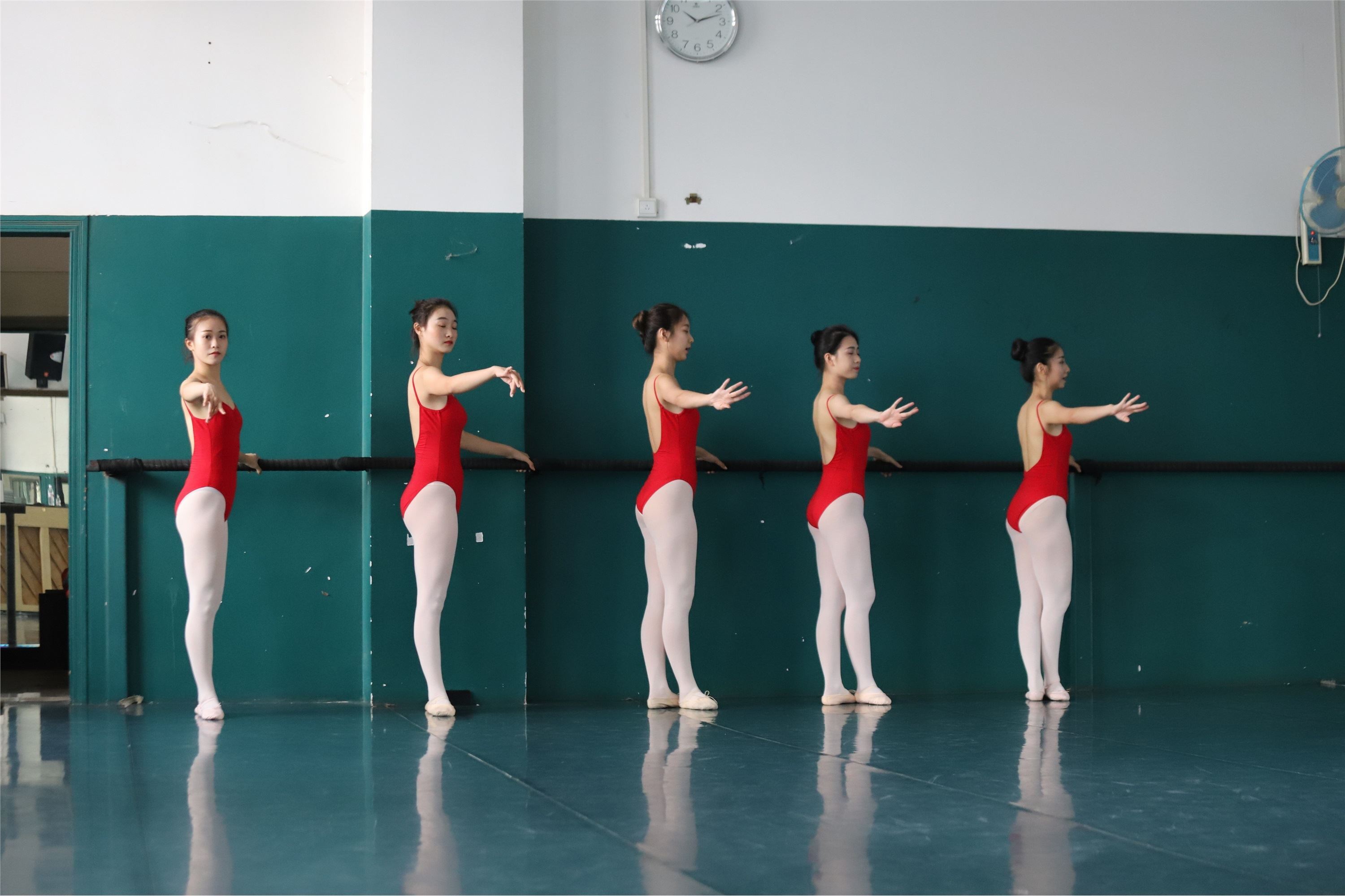 大西瓜美女图片 W020 舞蹈家-红色669p5