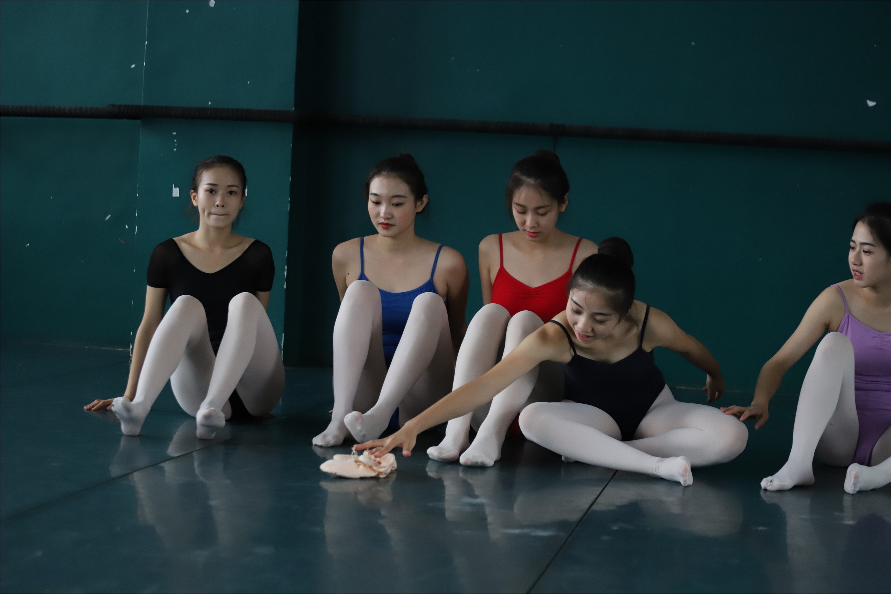 大西瓜美女图片 W022 舞蹈家-五人场649p1