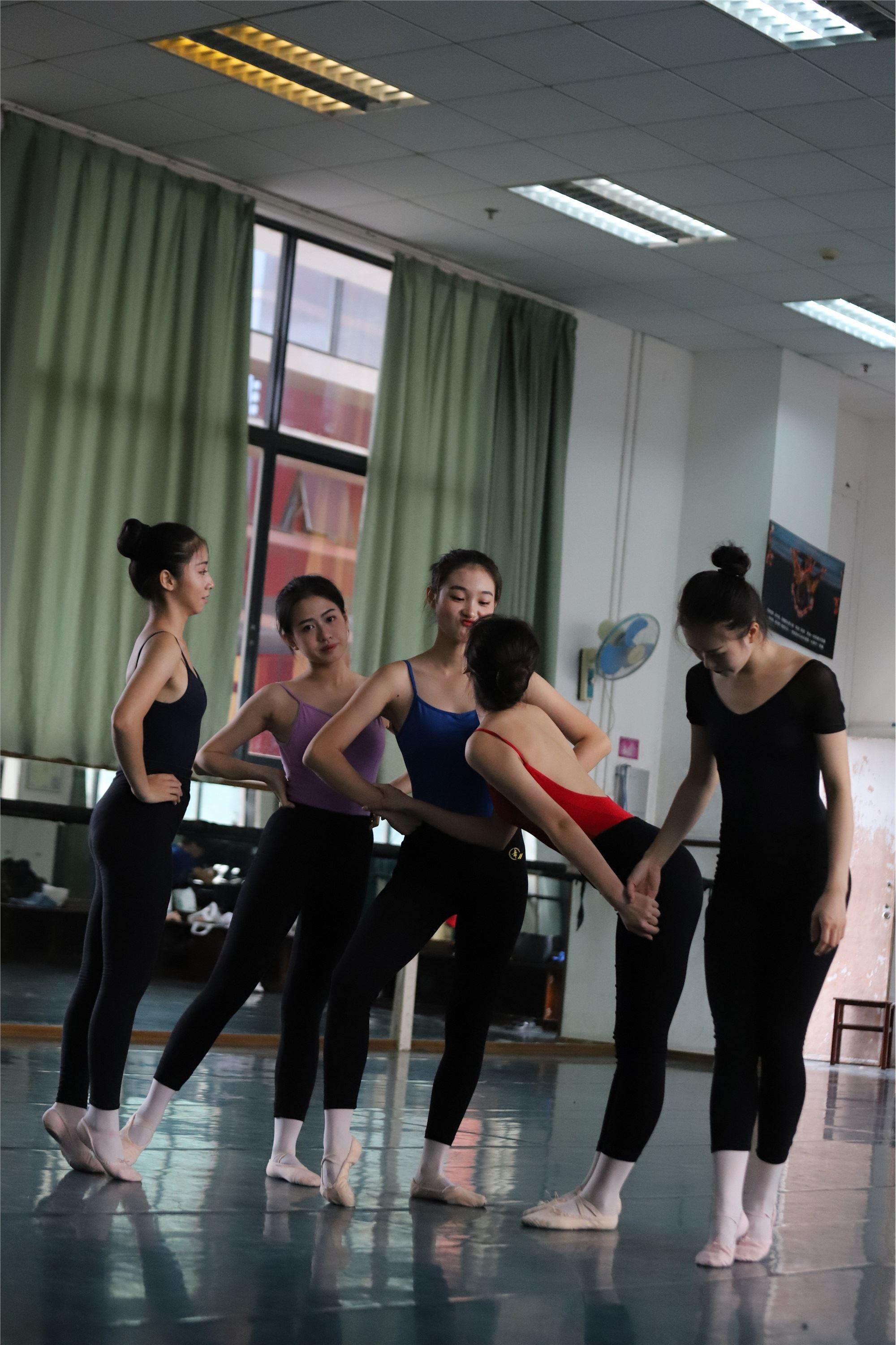 大西瓜美女图片 W022 舞蹈家-五人场649p1