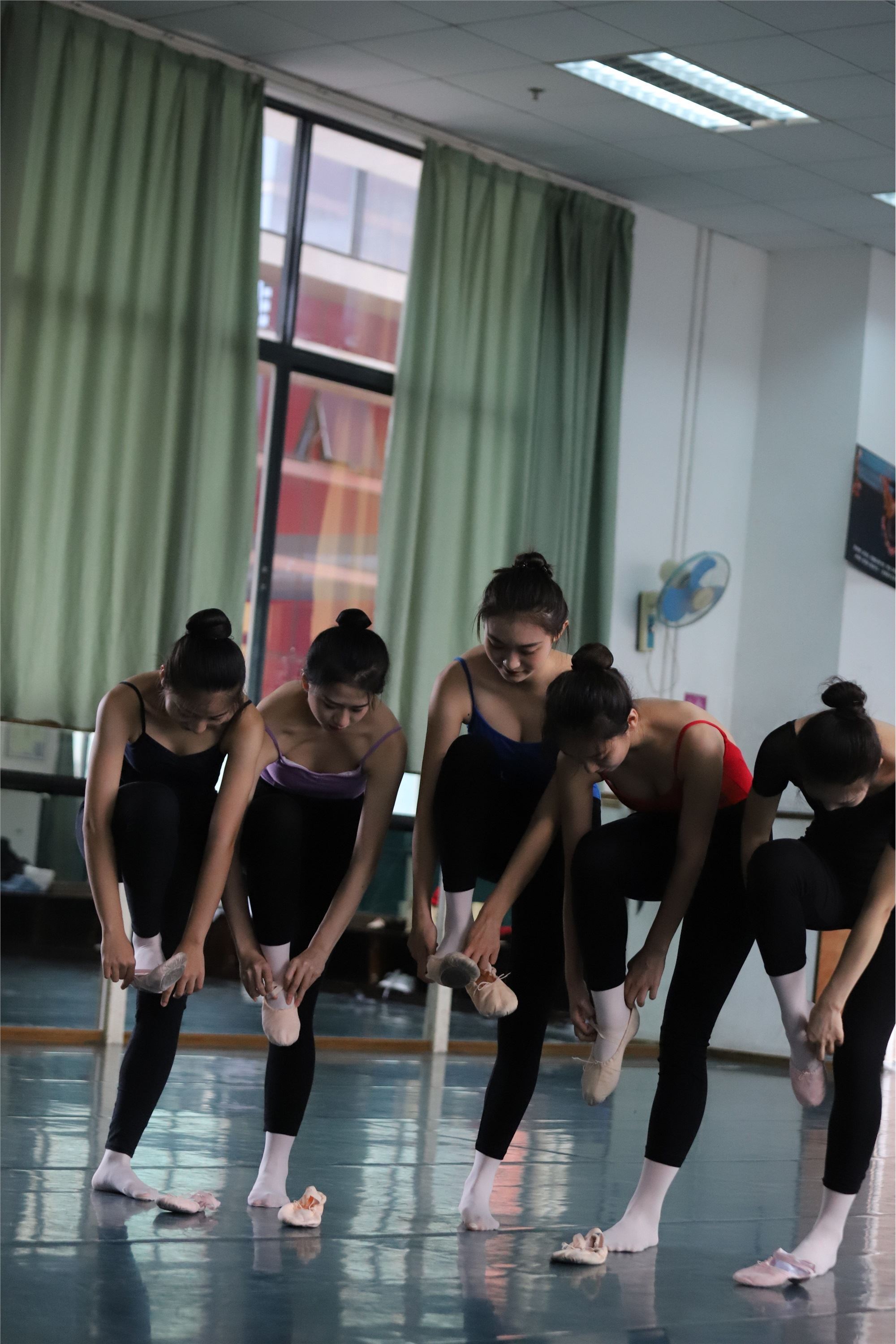 大西瓜美女图片 W022 舞蹈家-五人场649p2