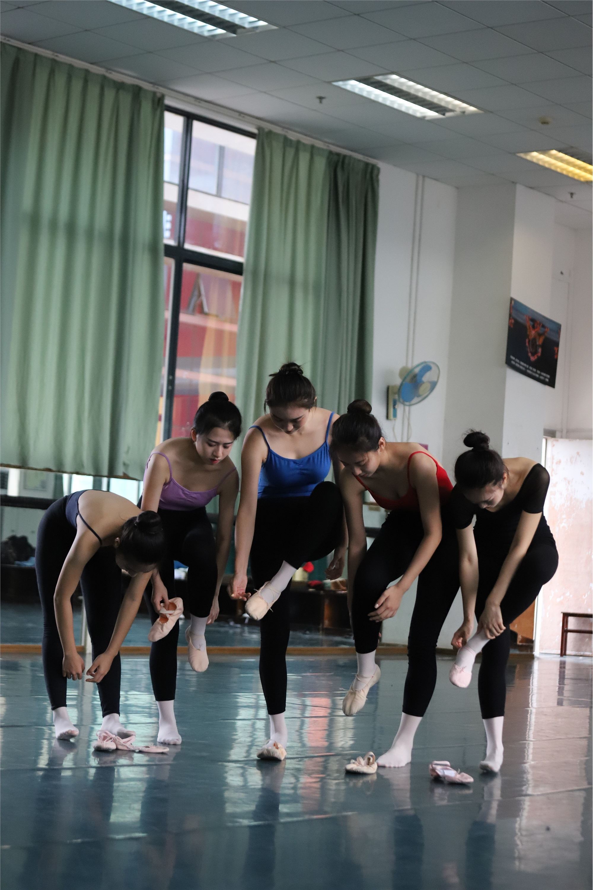 大西瓜美女图片 W022 舞蹈家-五人场649p3