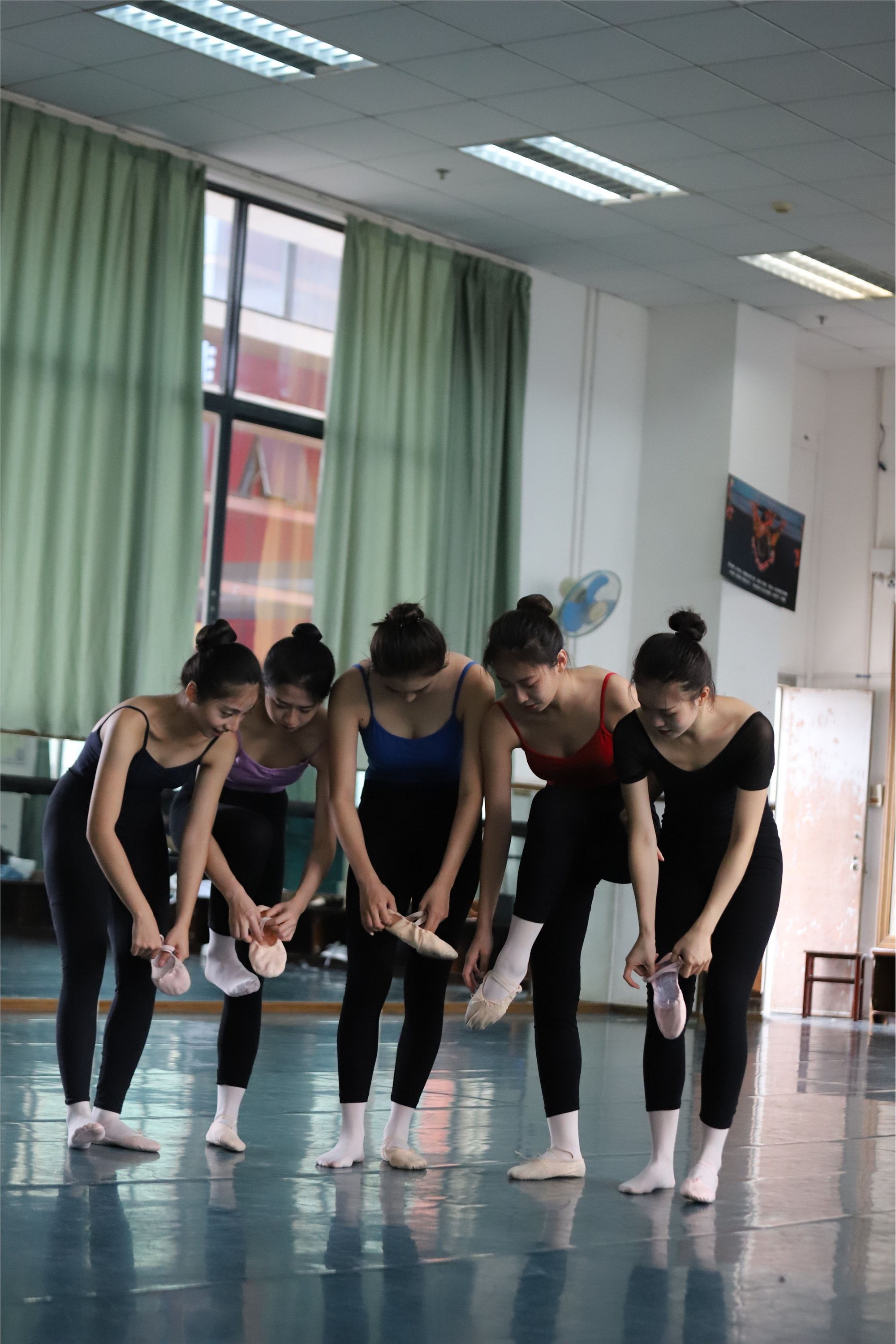 大西瓜美女图片 W022 舞蹈家-五人场649p3