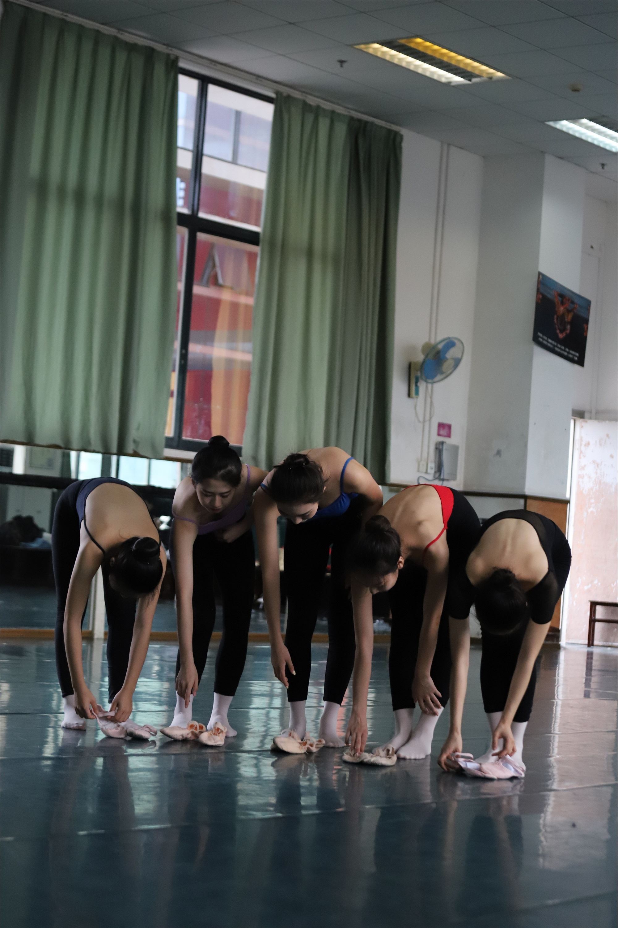 大西瓜美女图片 W022 舞蹈家-五人场649p3