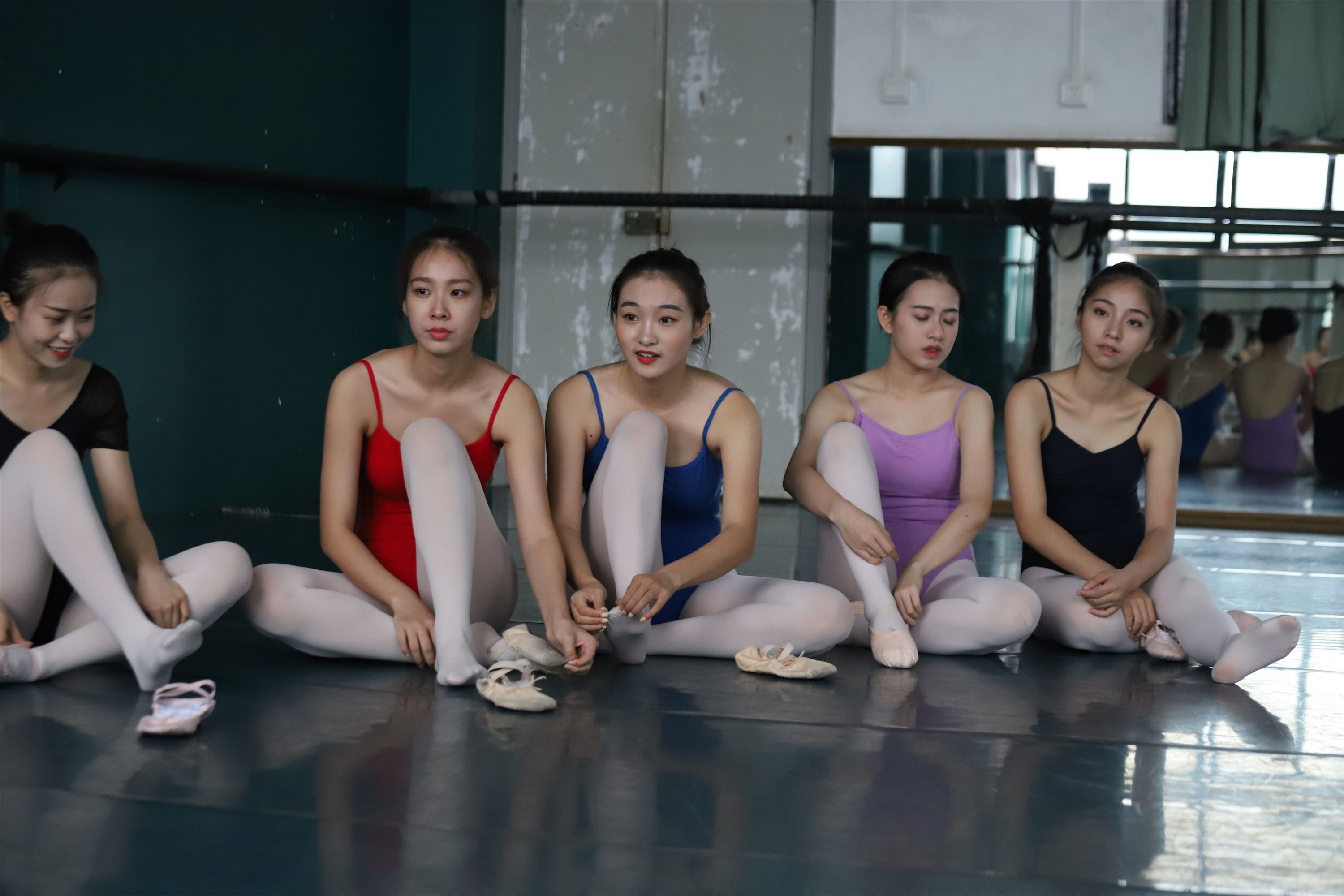 大西瓜美女图片 W022 舞蹈家-五人场649p3