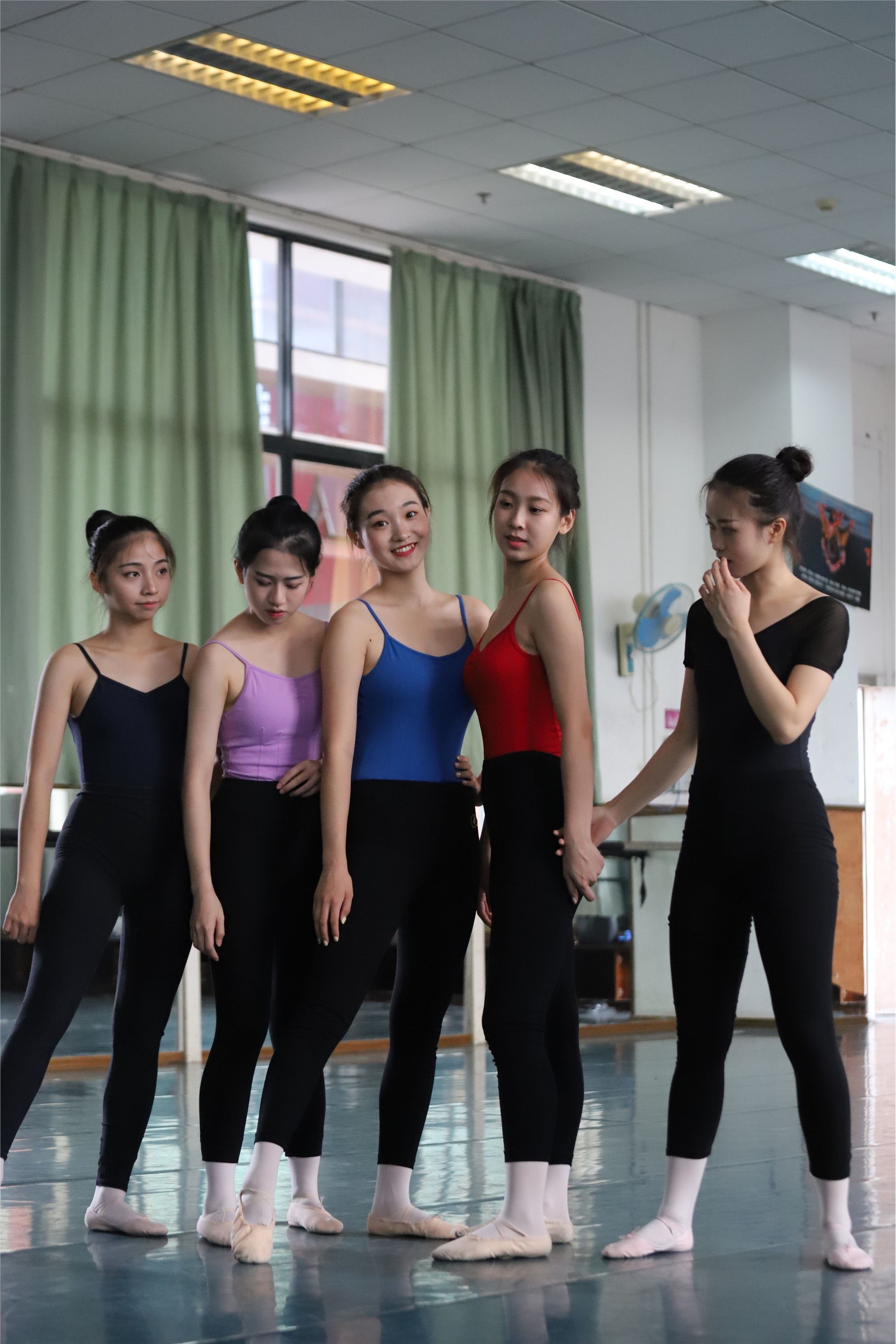 大西瓜美女图片 W022 舞蹈家-五人场649p4