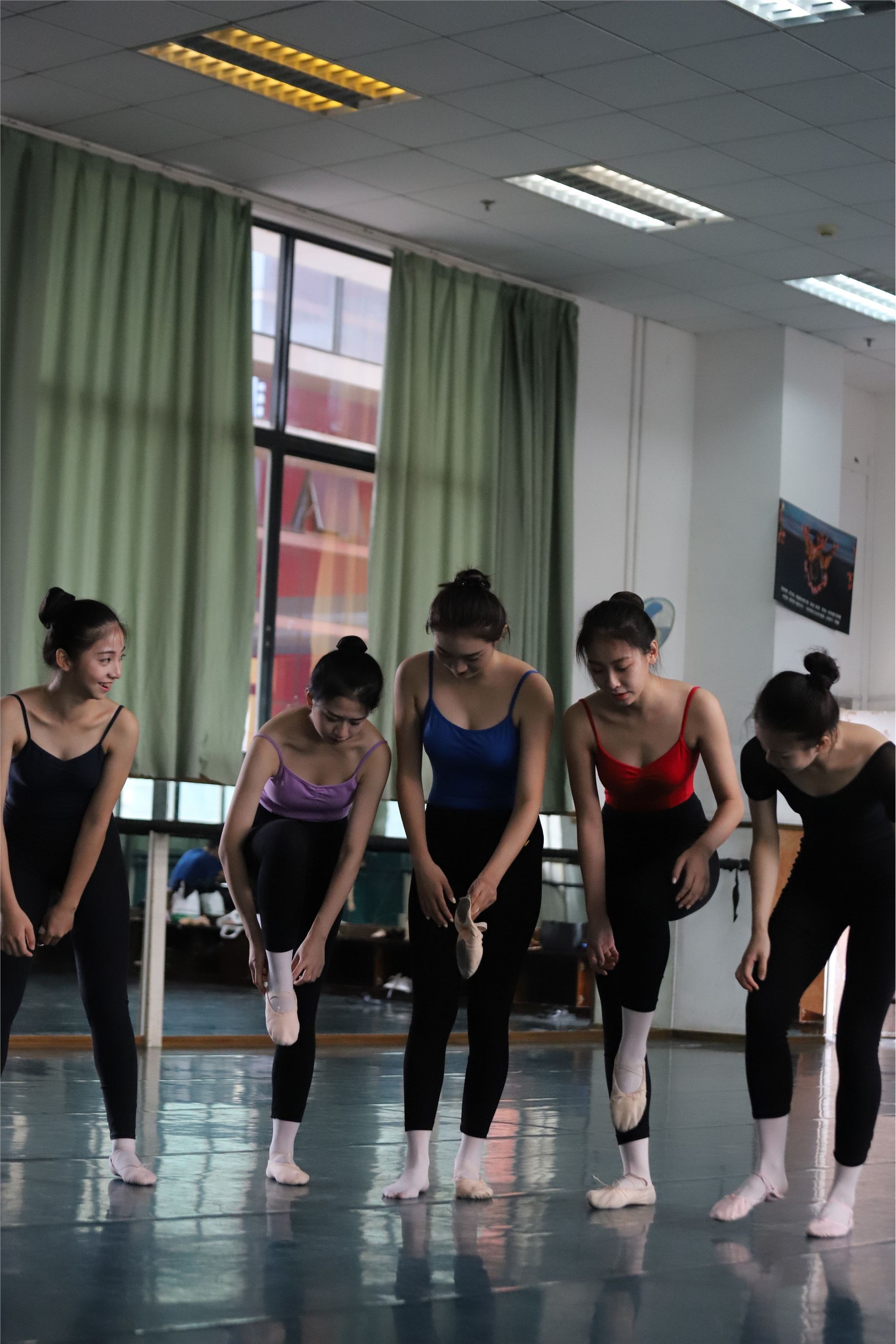 大西瓜美女图片 W022 舞蹈家-五人场649p4