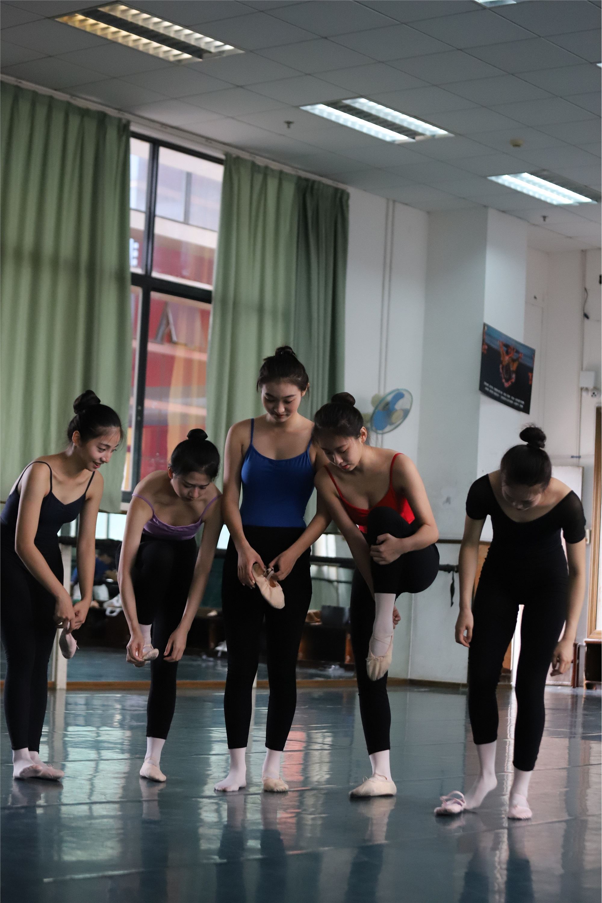 大西瓜美女图片 W022 舞蹈家-五人场649p4