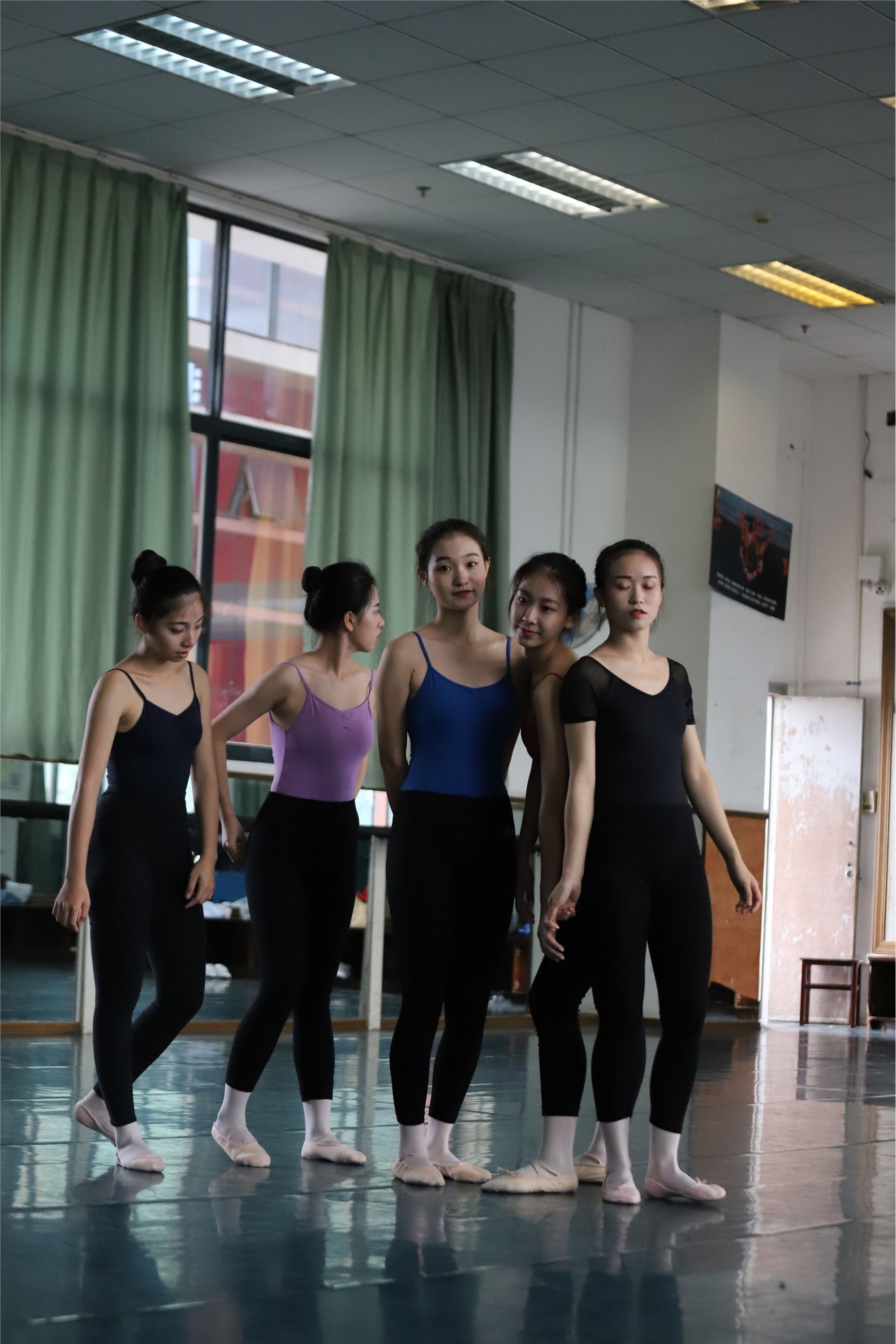 大西瓜美女图片 W022 舞蹈家-五人场649p4