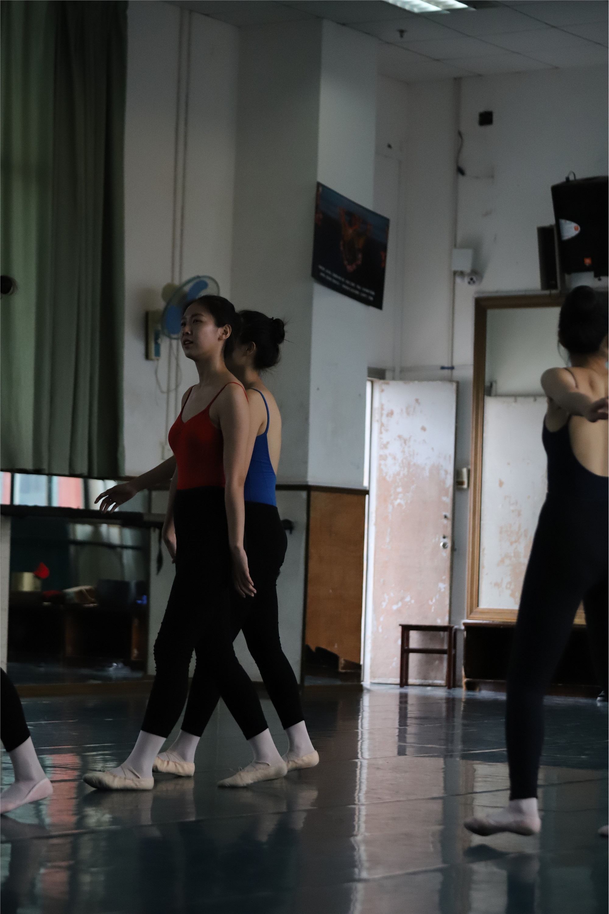 大西瓜美女图片 W022 舞蹈家-五人场649p5