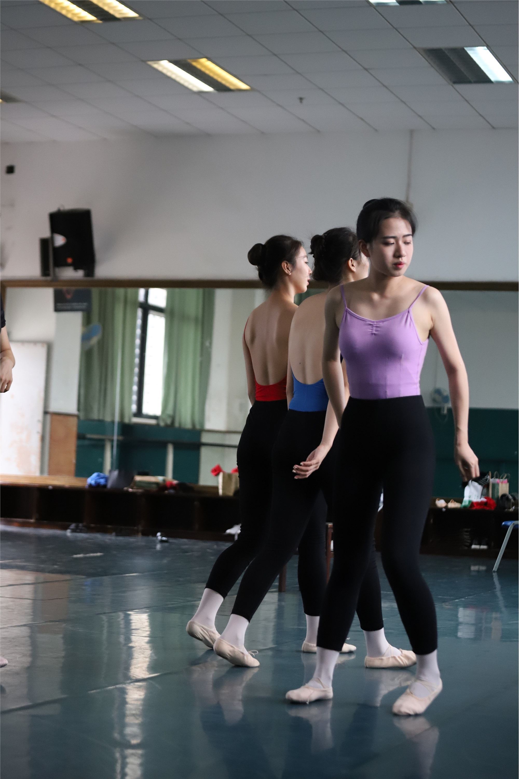 大西瓜美女图片 W022 舞蹈家-五人场649p5