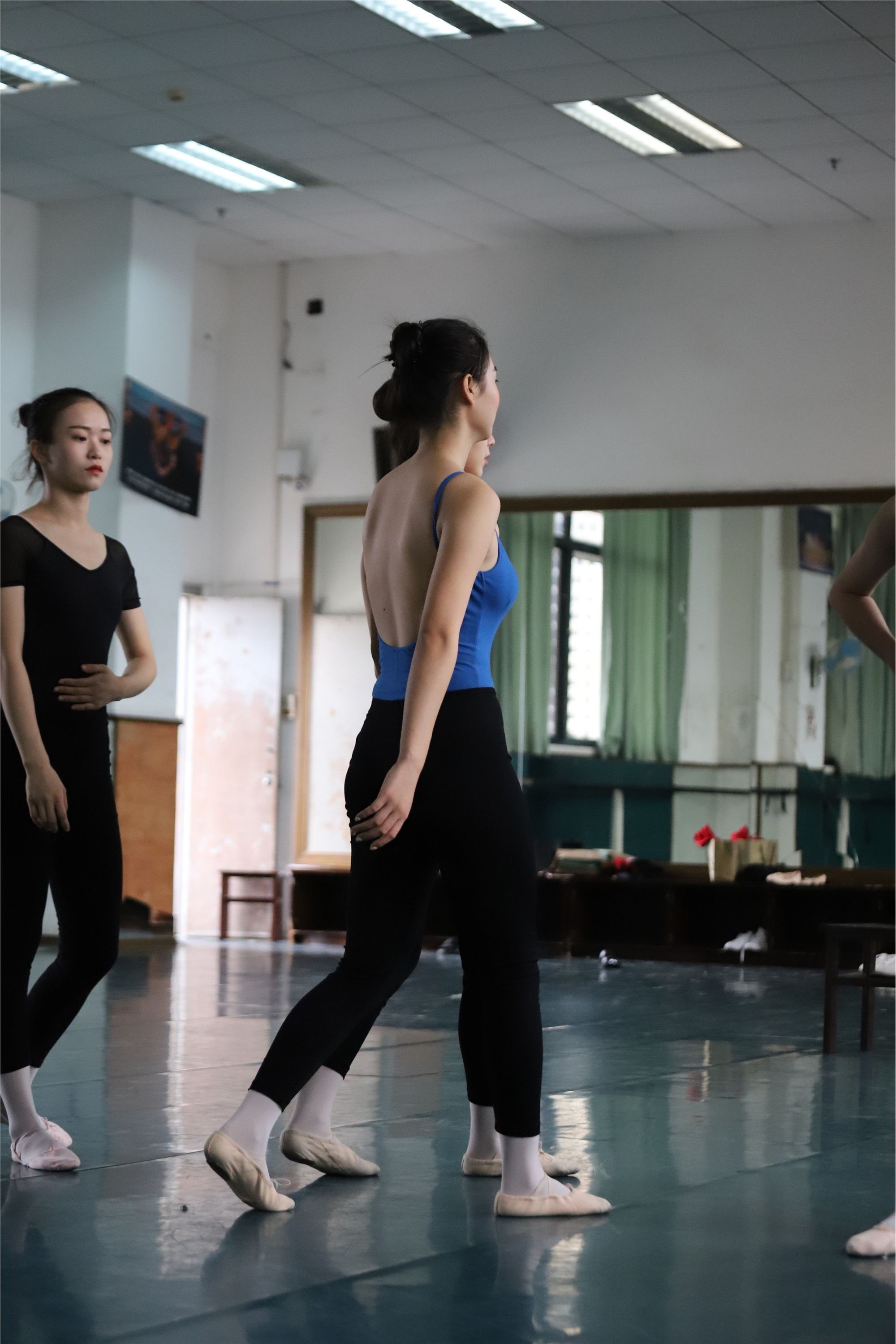 大西瓜美女图片 W022 舞蹈家-五人场649p5