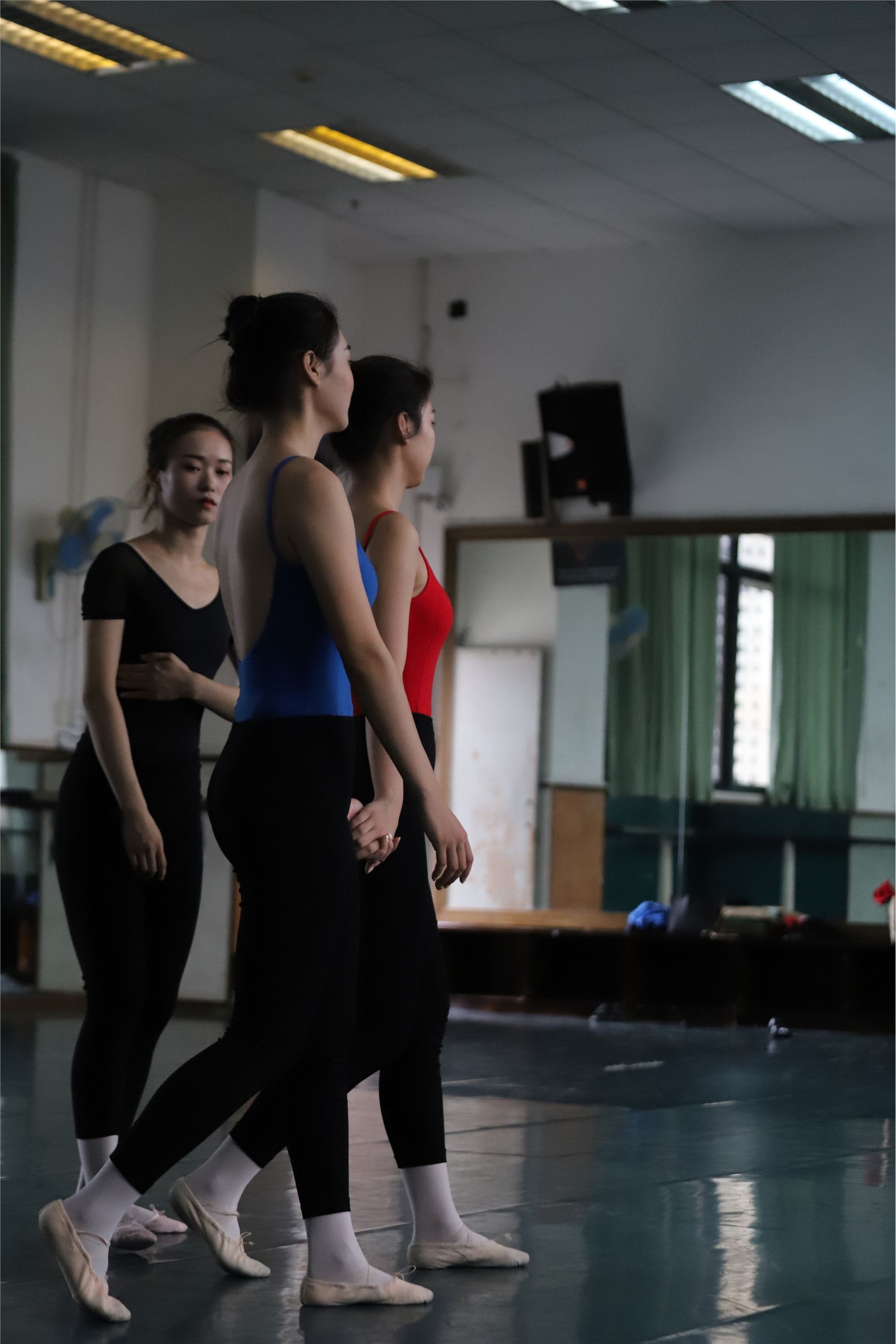 大西瓜美女图片 W022 舞蹈家-五人场649p5