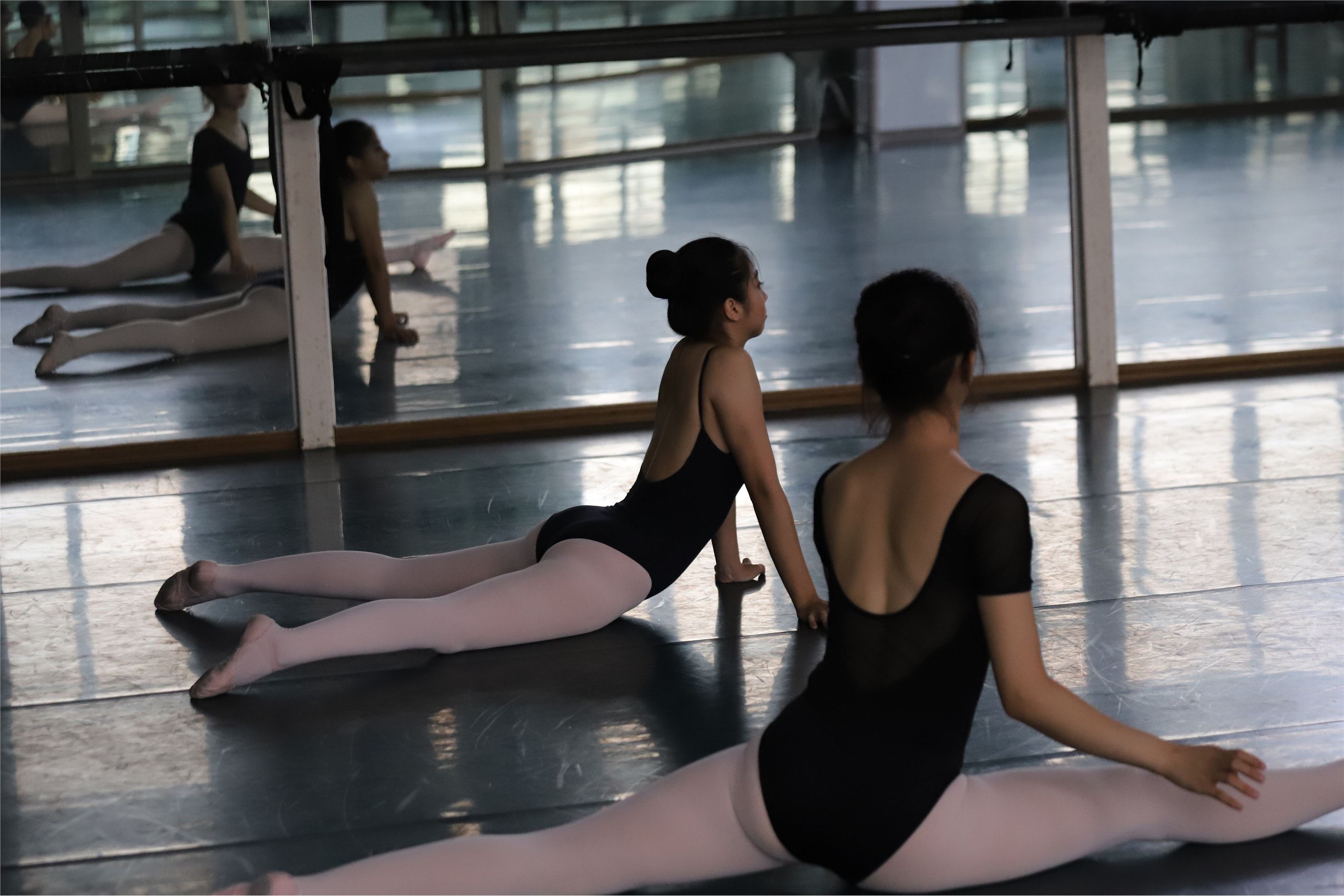 大西瓜美女图片 W022 舞蹈家-五人场649p5